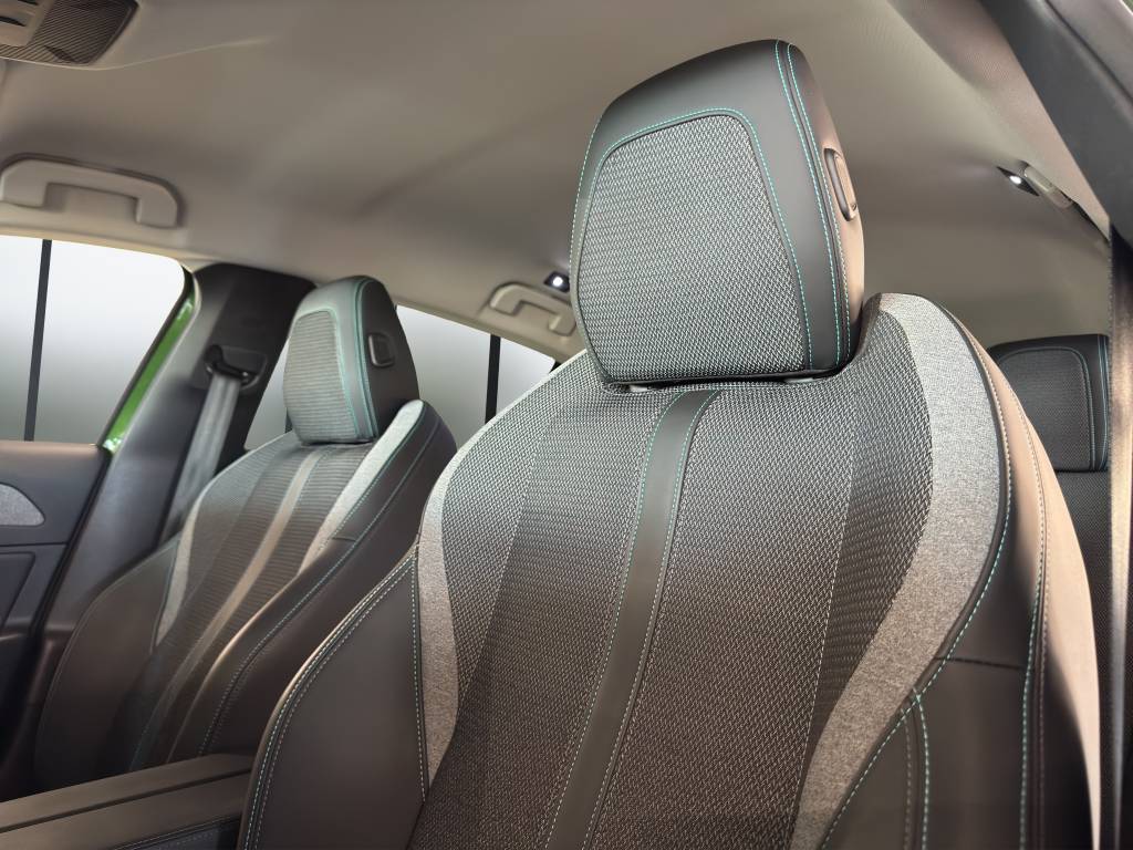 PEUGEOT 308 1.2 Pure Tech Allure Pack EAT8-image-9