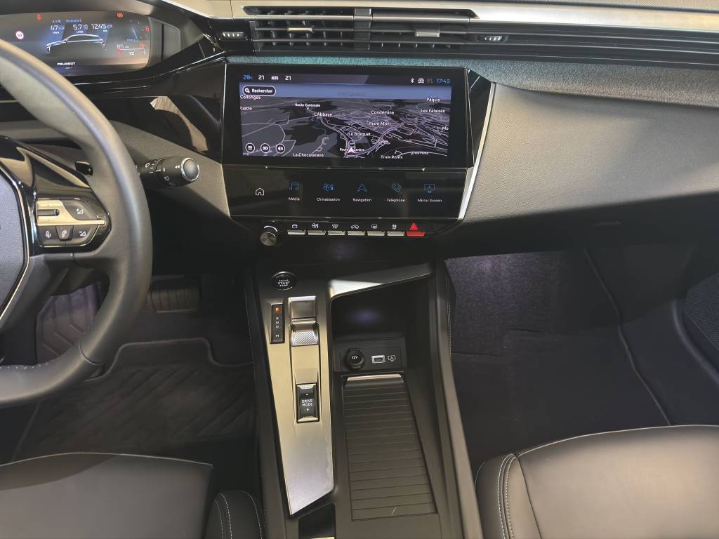 PEUGEOT 308 1.2 Pure Tech Allure Pack EAT8-image-6