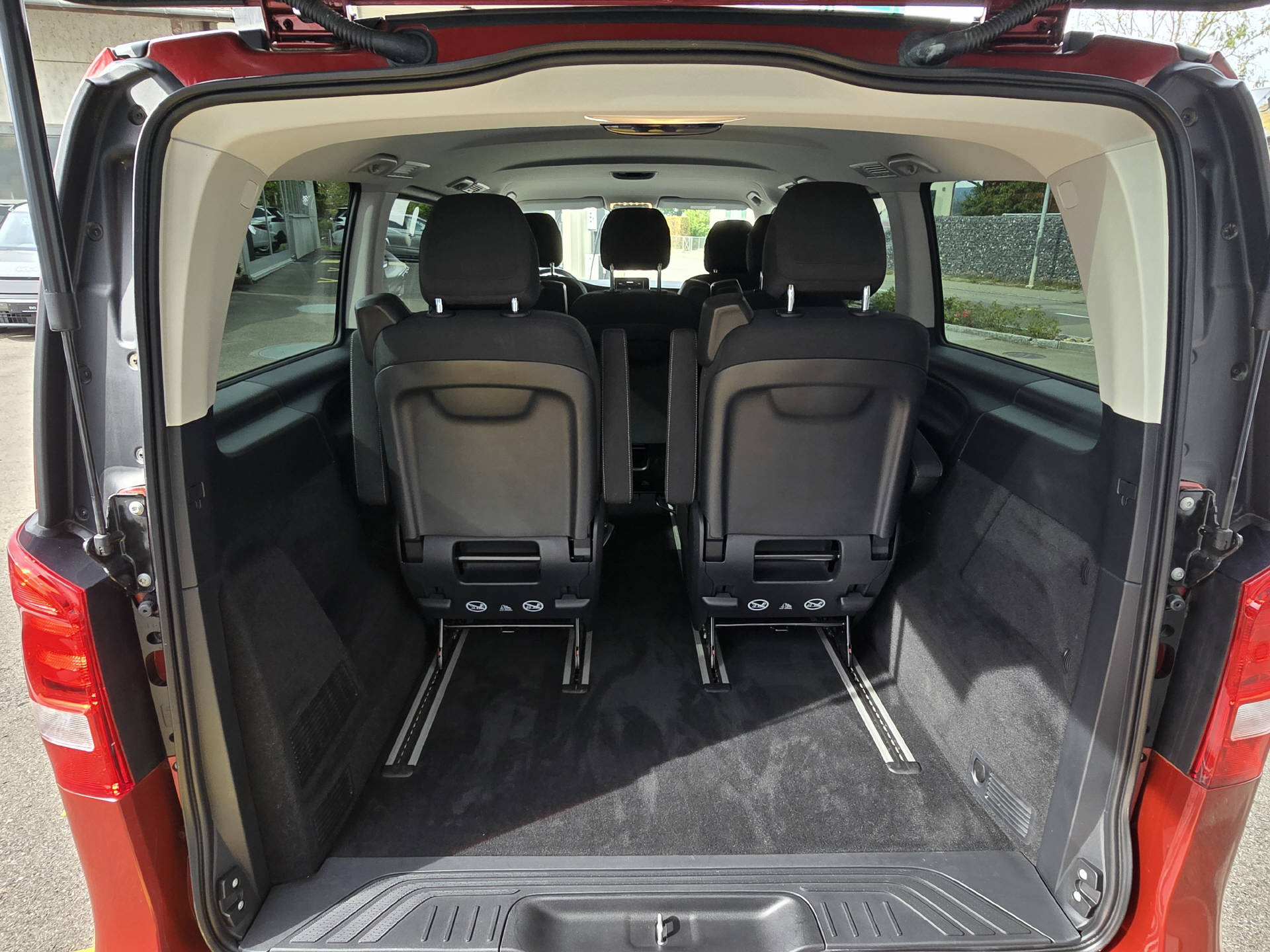 MERCEDES-BENZ V 250 d lang 4matic Van-image-4