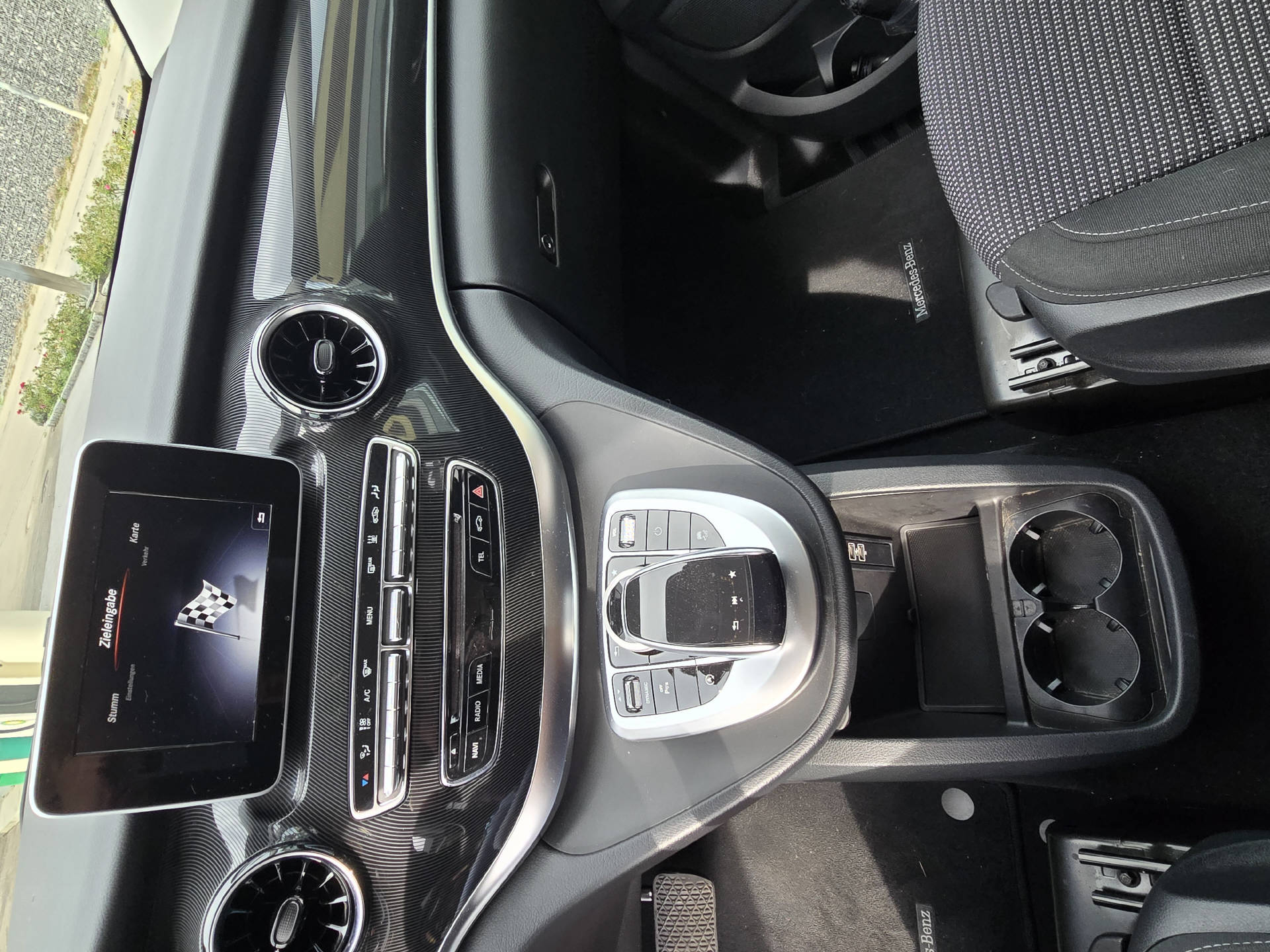 MERCEDES-BENZ V 250 d lang 4matic Van-image-10