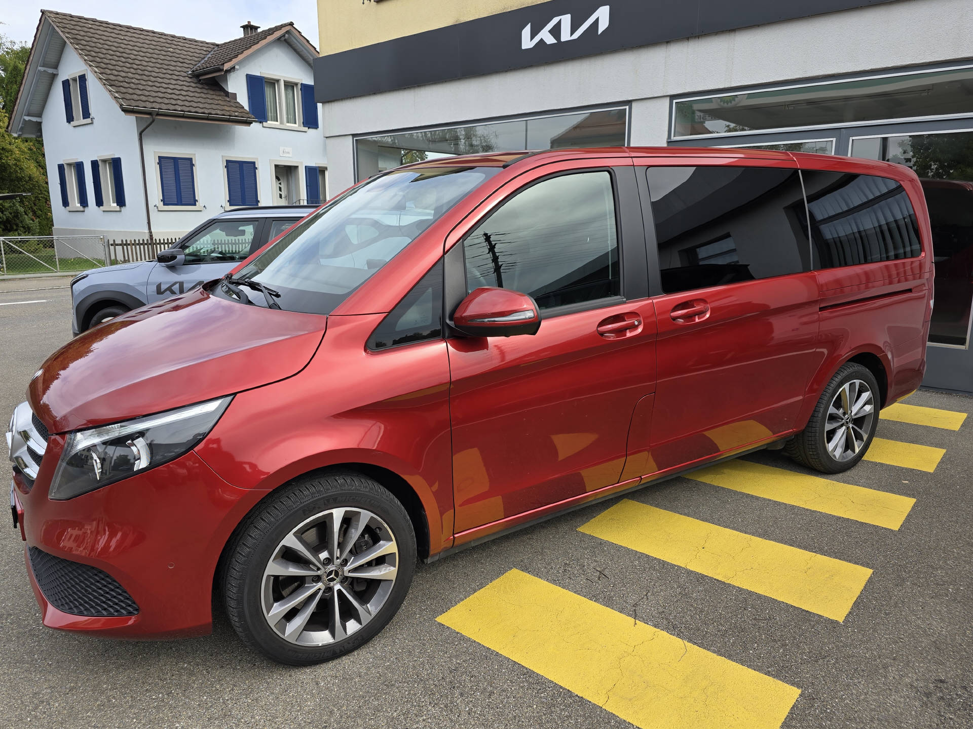 MERCEDES-BENZ V 250 d lang 4matic Van-image-1