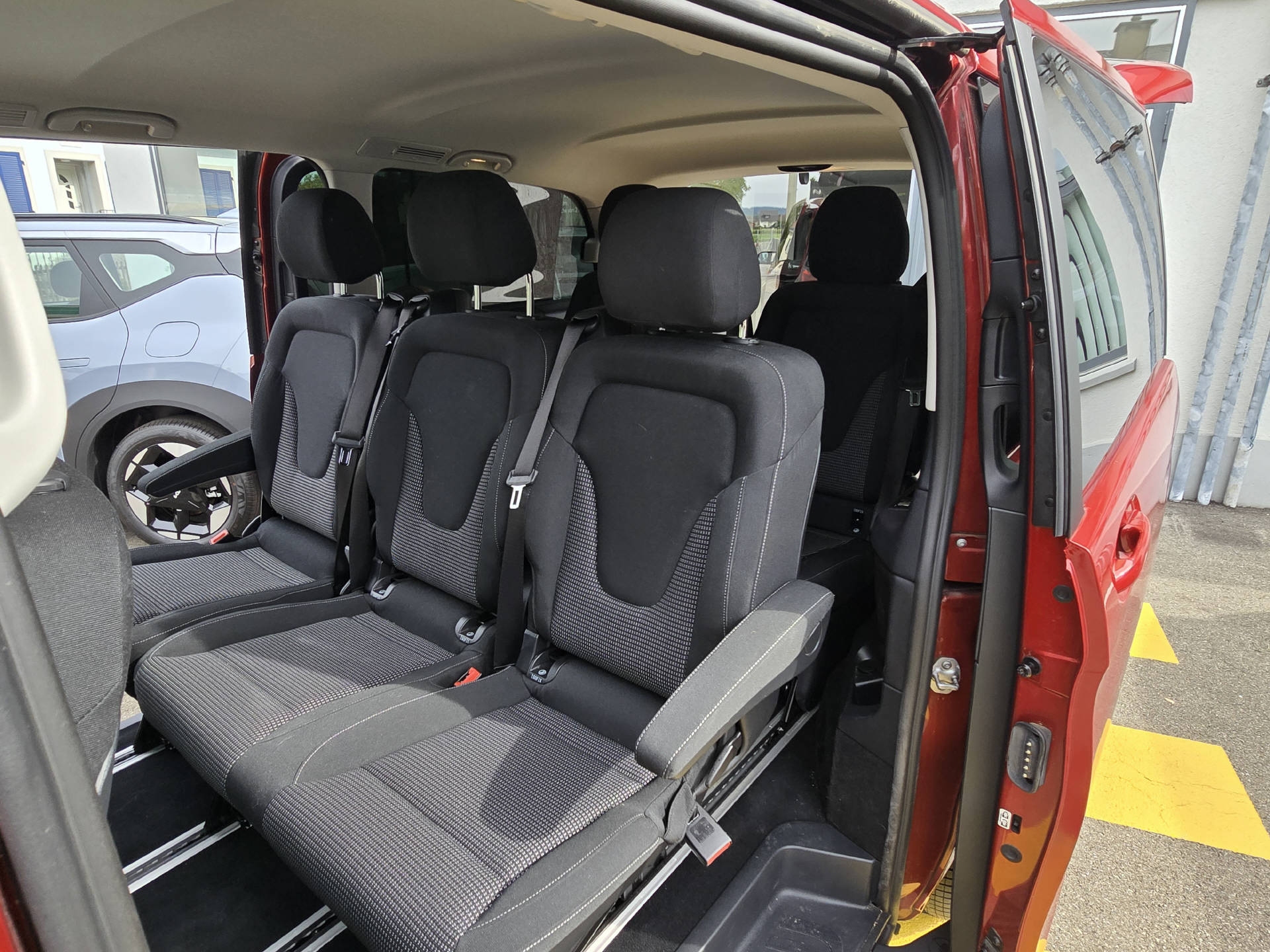 MERCEDES-BENZ V 250 d lang 4matic Van-image-6