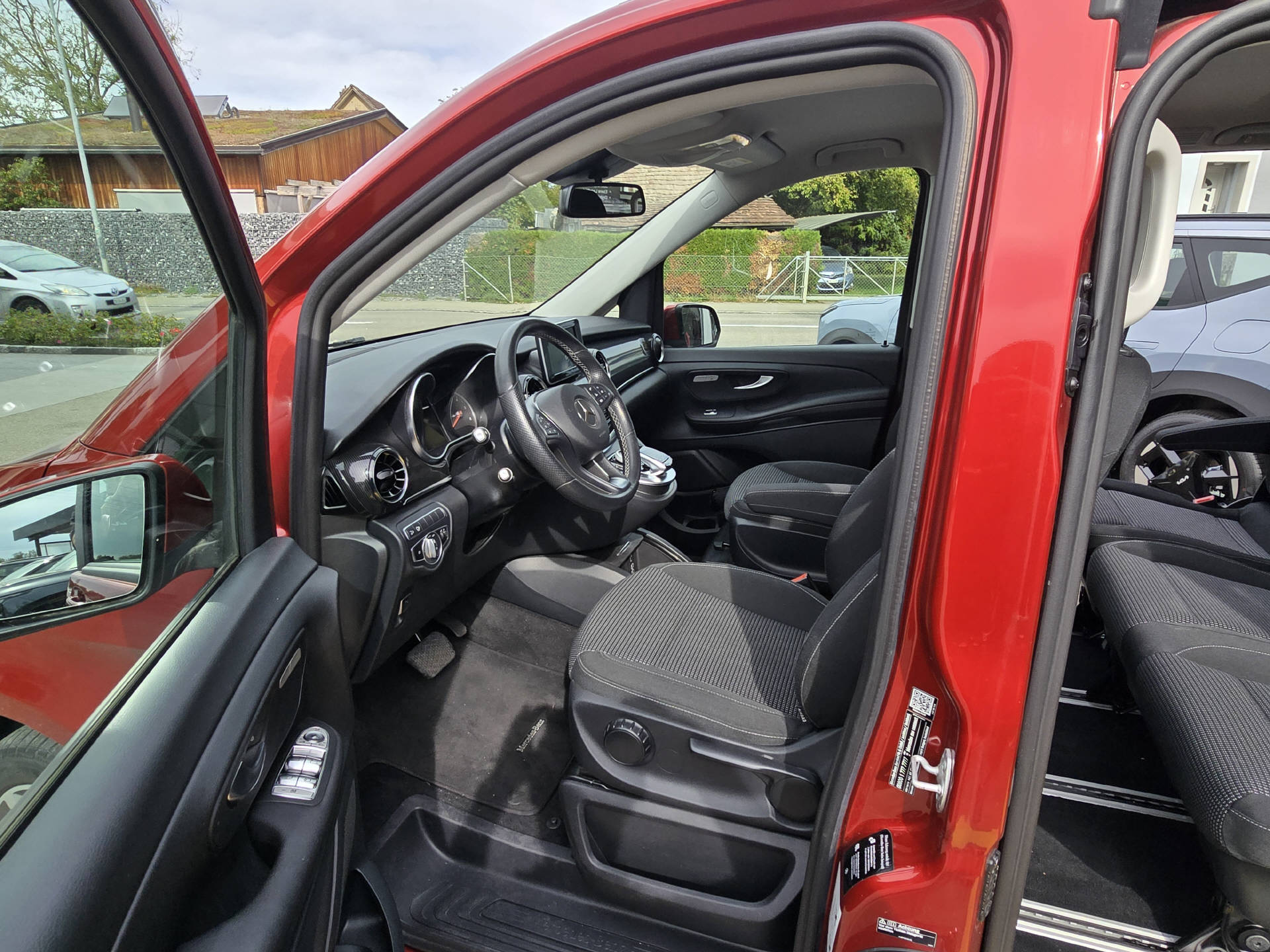 MERCEDES-BENZ V 250 d lang 4matic Van-image-7