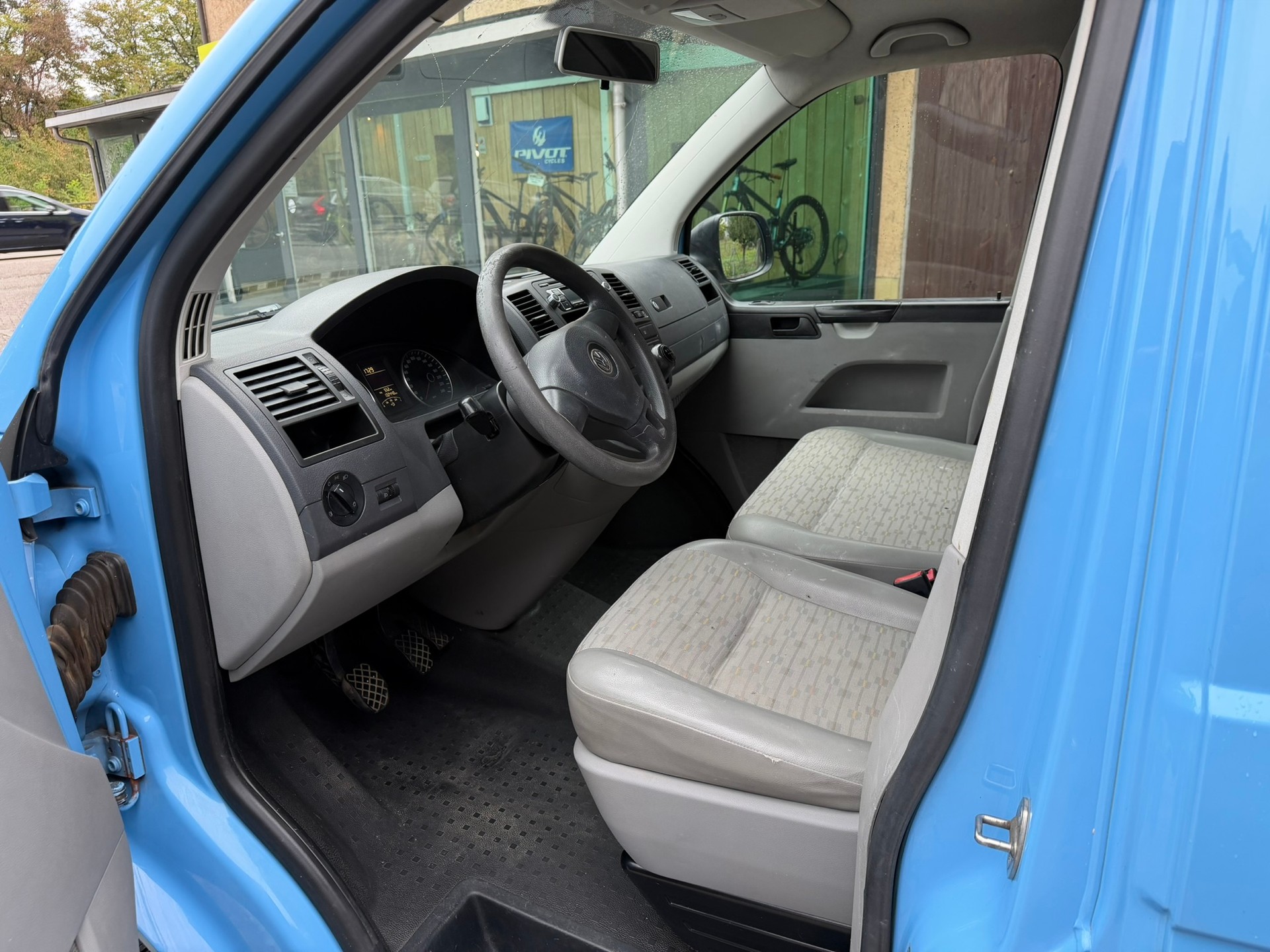 VW T5 2.0 TDI-image-6