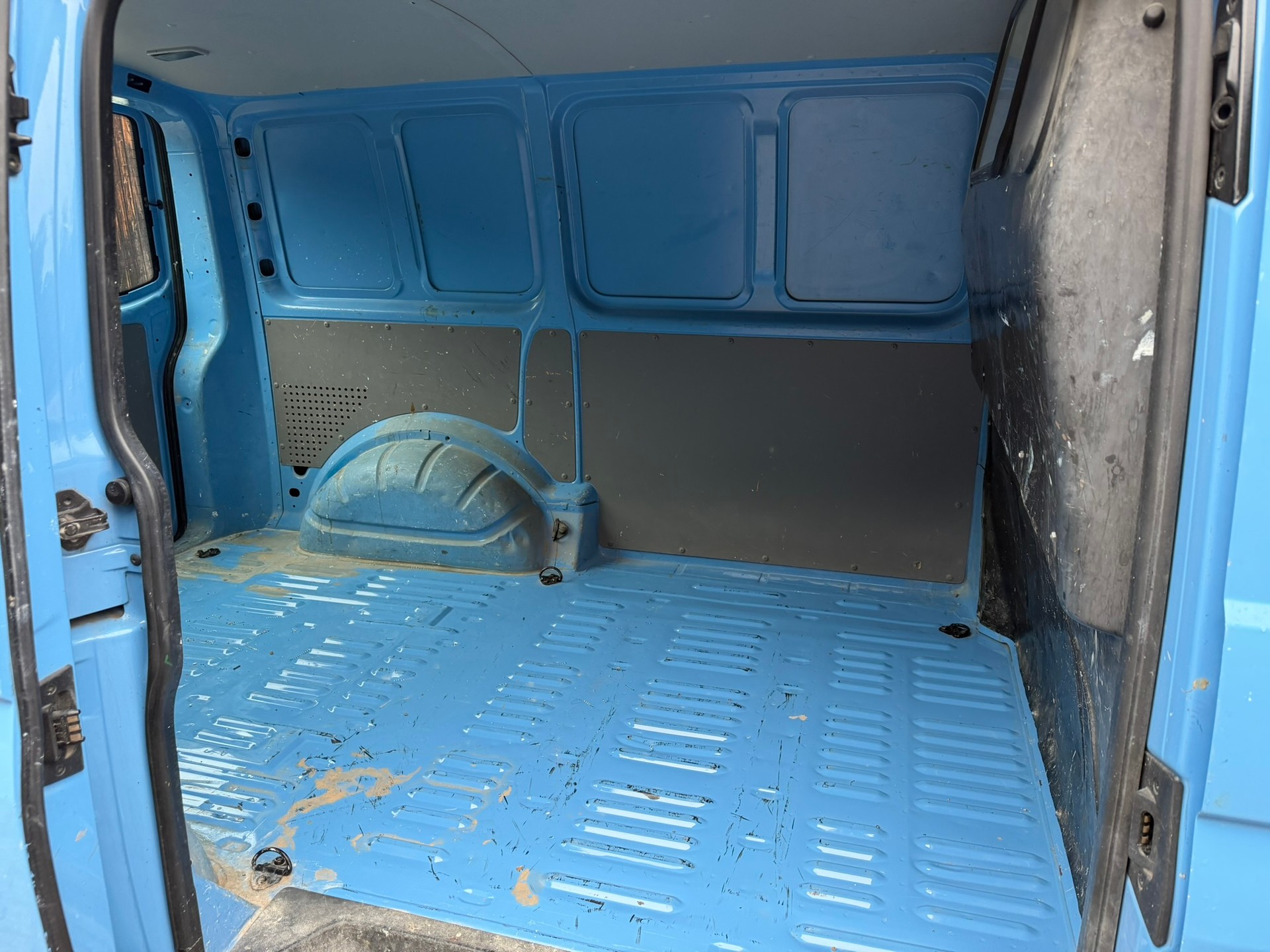 VW T5 2.0 TDI-image-9