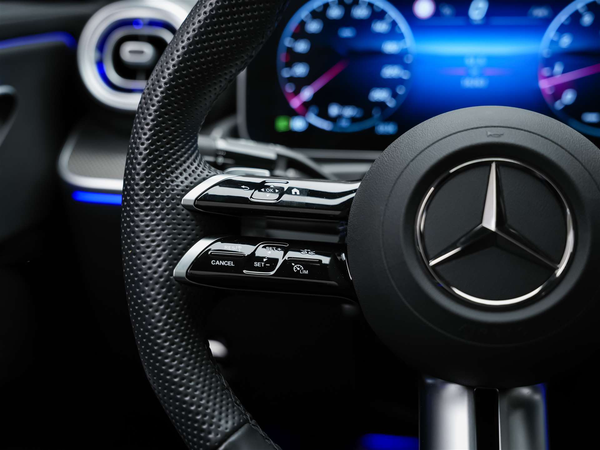 MERCEDES-BENZ CLE 200 Coupé AMG Line 9G-Tronic *Werksgarantie*Panorama*Lenkradheizung*-image-26