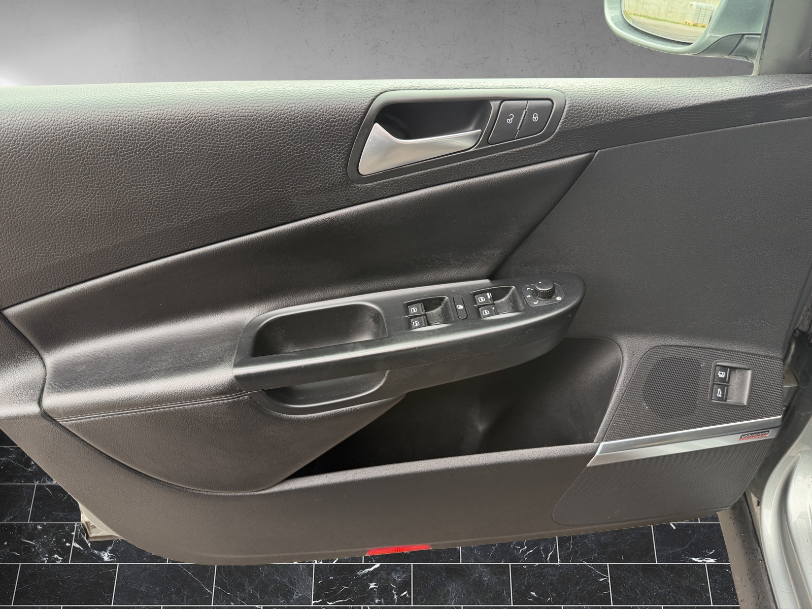 VW Passat Variant 3.2 V6 FSI Premium 4Motion-image-13