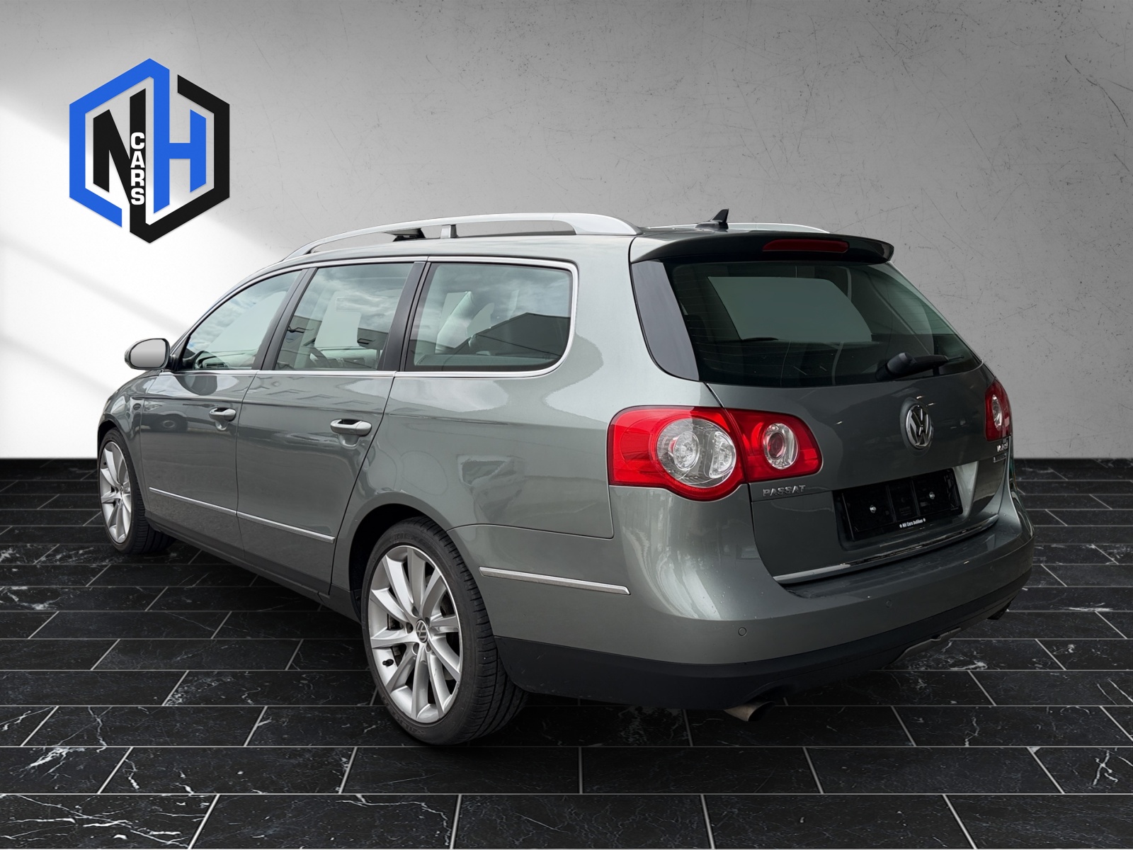 VW Passat Variant 3.2 V6 FSI Premium 4Motion-image-5
