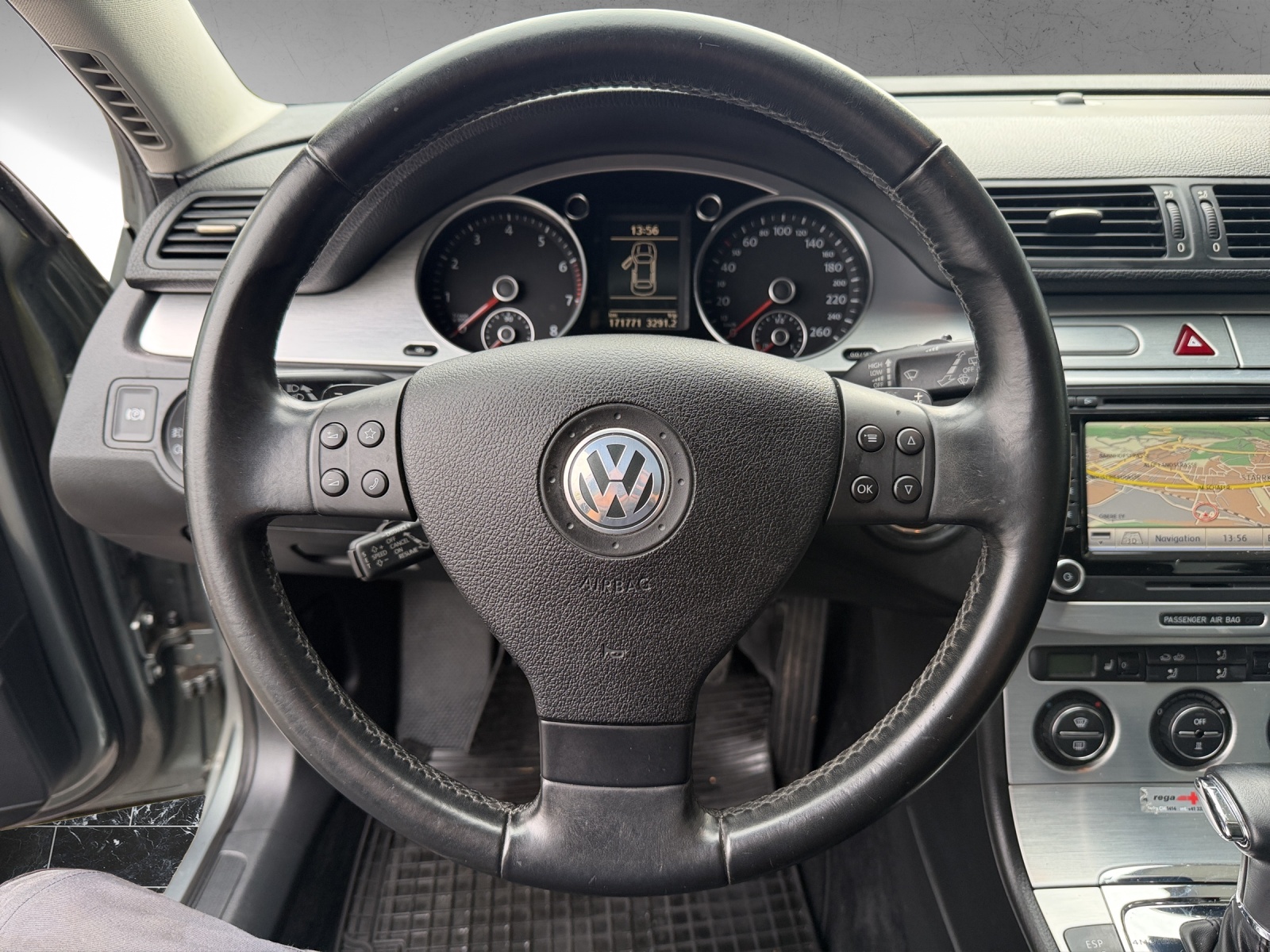 VW Passat Variant 3.2 V6 FSI Premium 4Motion-image-9