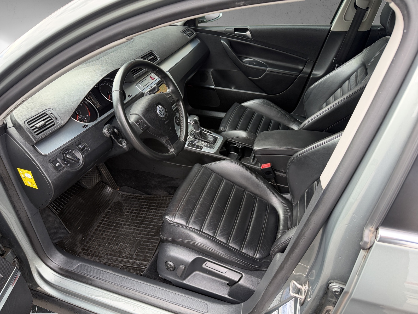 VW Passat Variant 3.2 V6 FSI Premium 4Motion-image-8