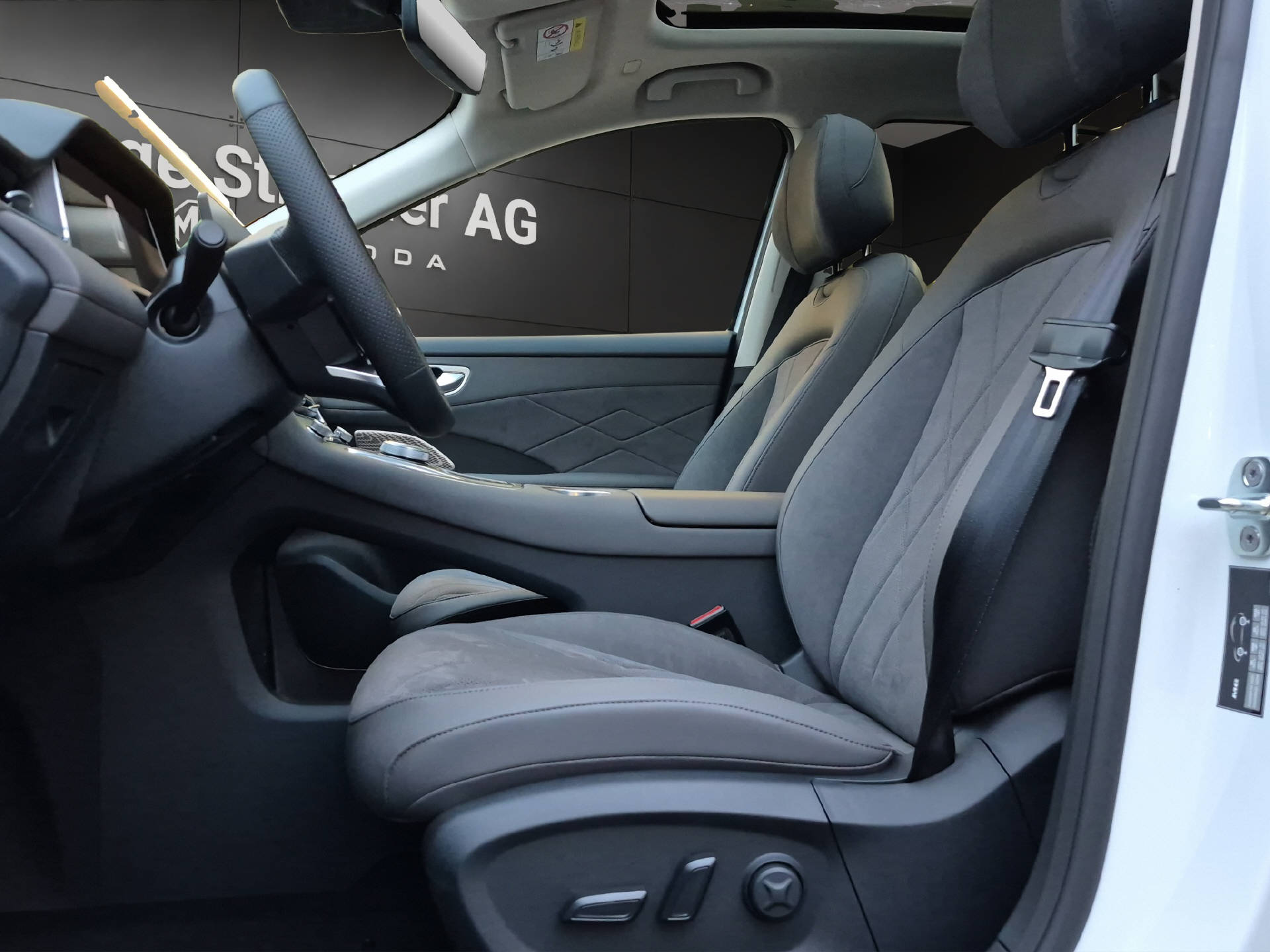 MG S6 EV 77 kWh Luxury 4WD-image-9