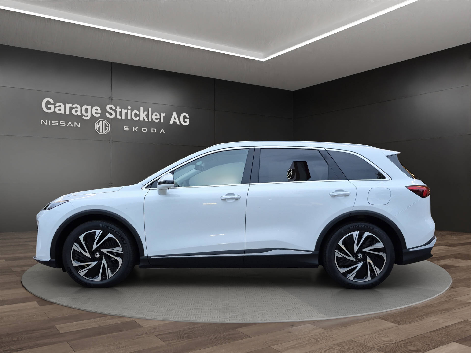MG S6 EV 77 kWh Luxury 4WD-image-1