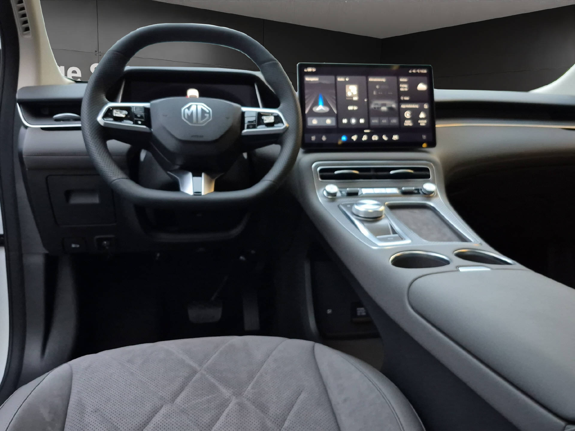 MG S6 EV 77 kWh Luxury 4WD-image-10