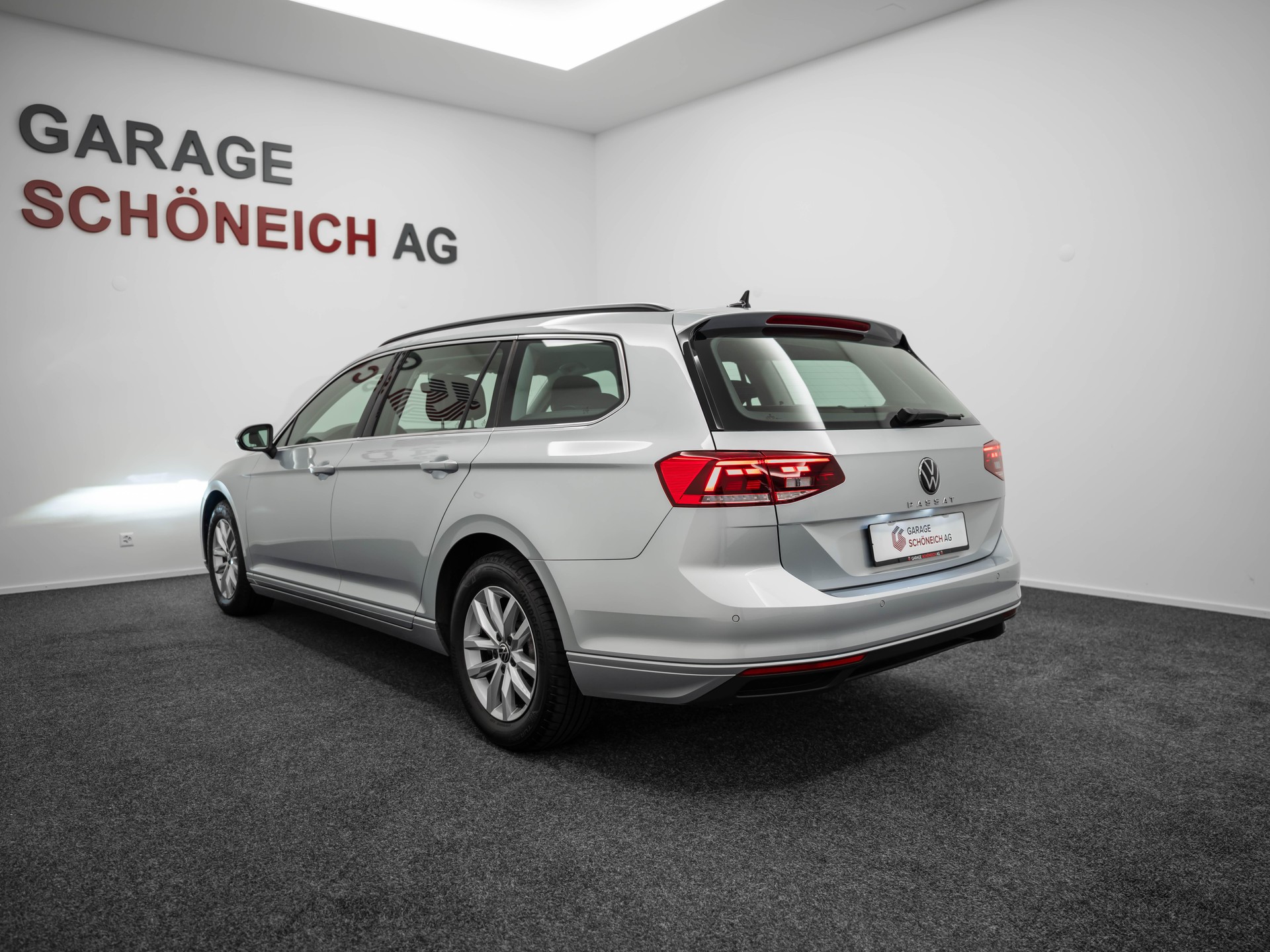 VW Passat Variant 2.0 TDI 150 Business DSG-image-6