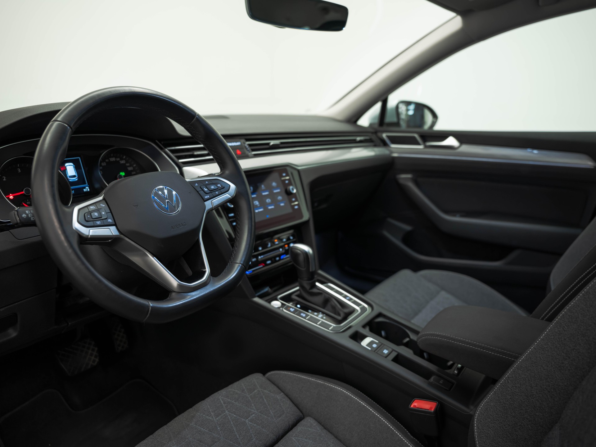 VW Passat Variant 2.0 TDI 150 Business DSG-image-11