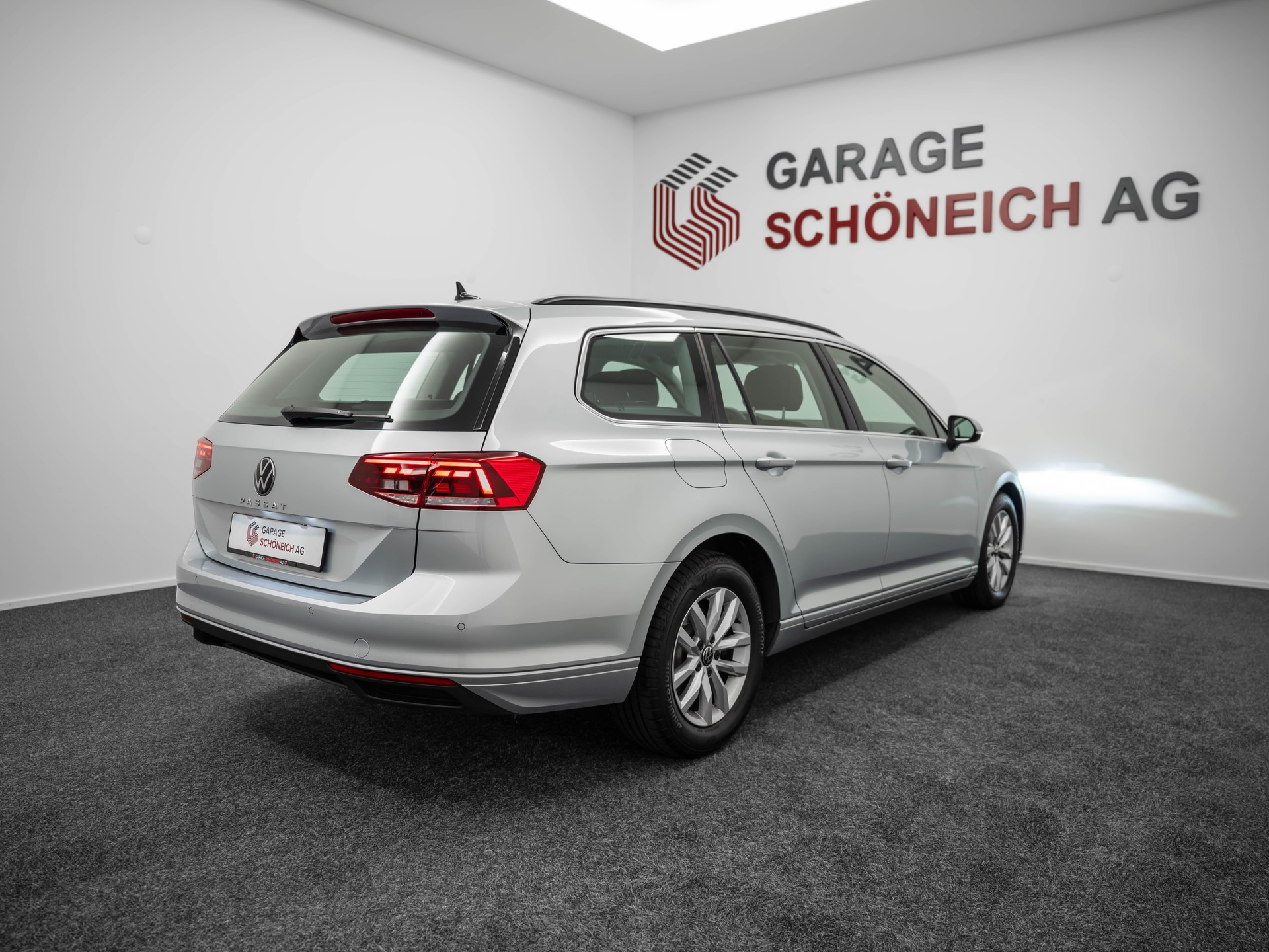 VW Passat Variant 2.0 TDI 150 Business DSG-image-4