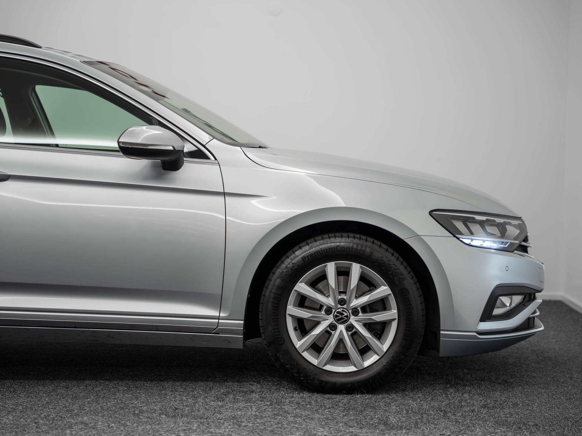 VW Passat Variant 2.0 TDI 150 Business DSG-image-10