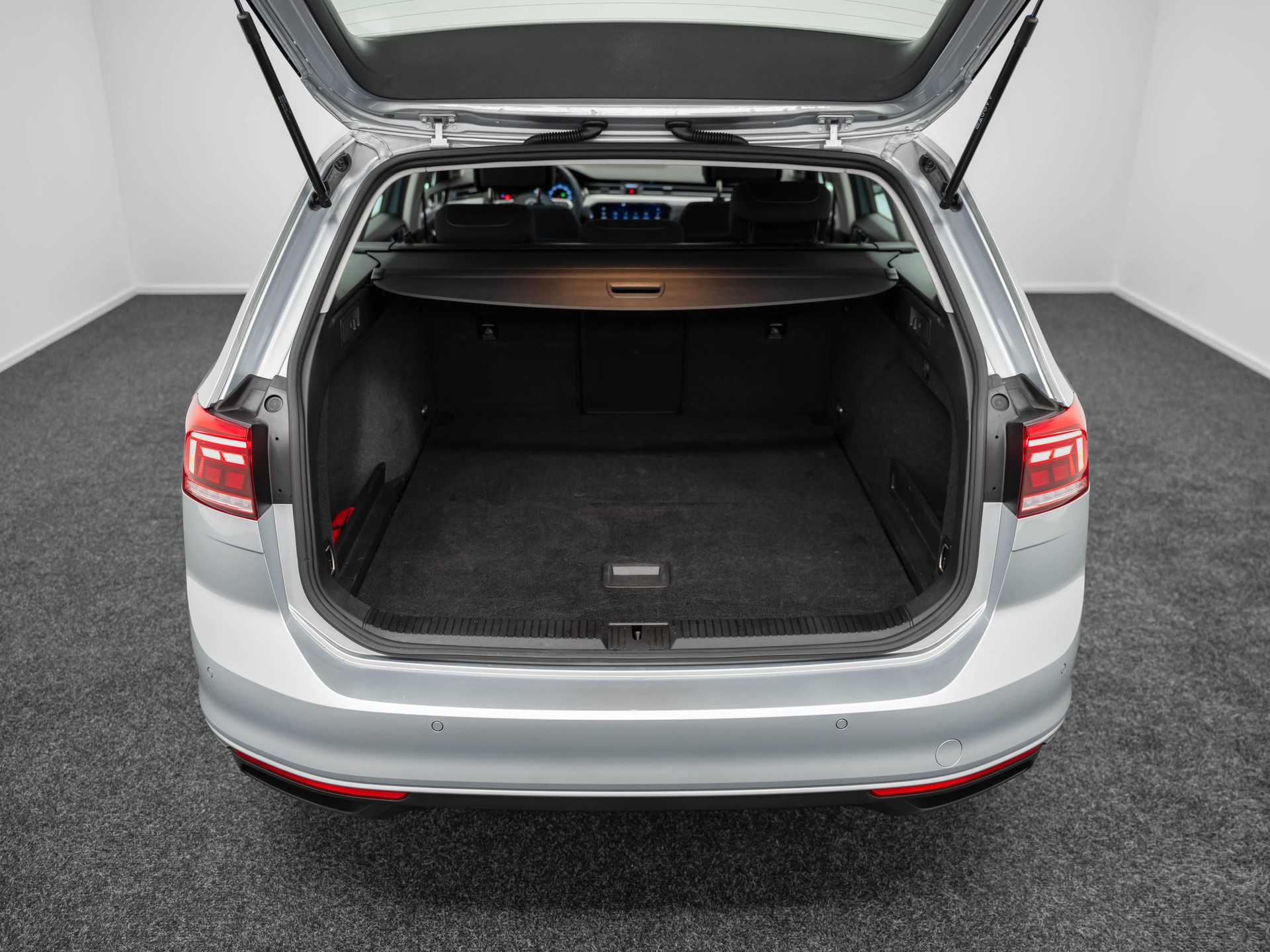 VW Passat Variant 2.0 TDI 150 Business DSG-image-27