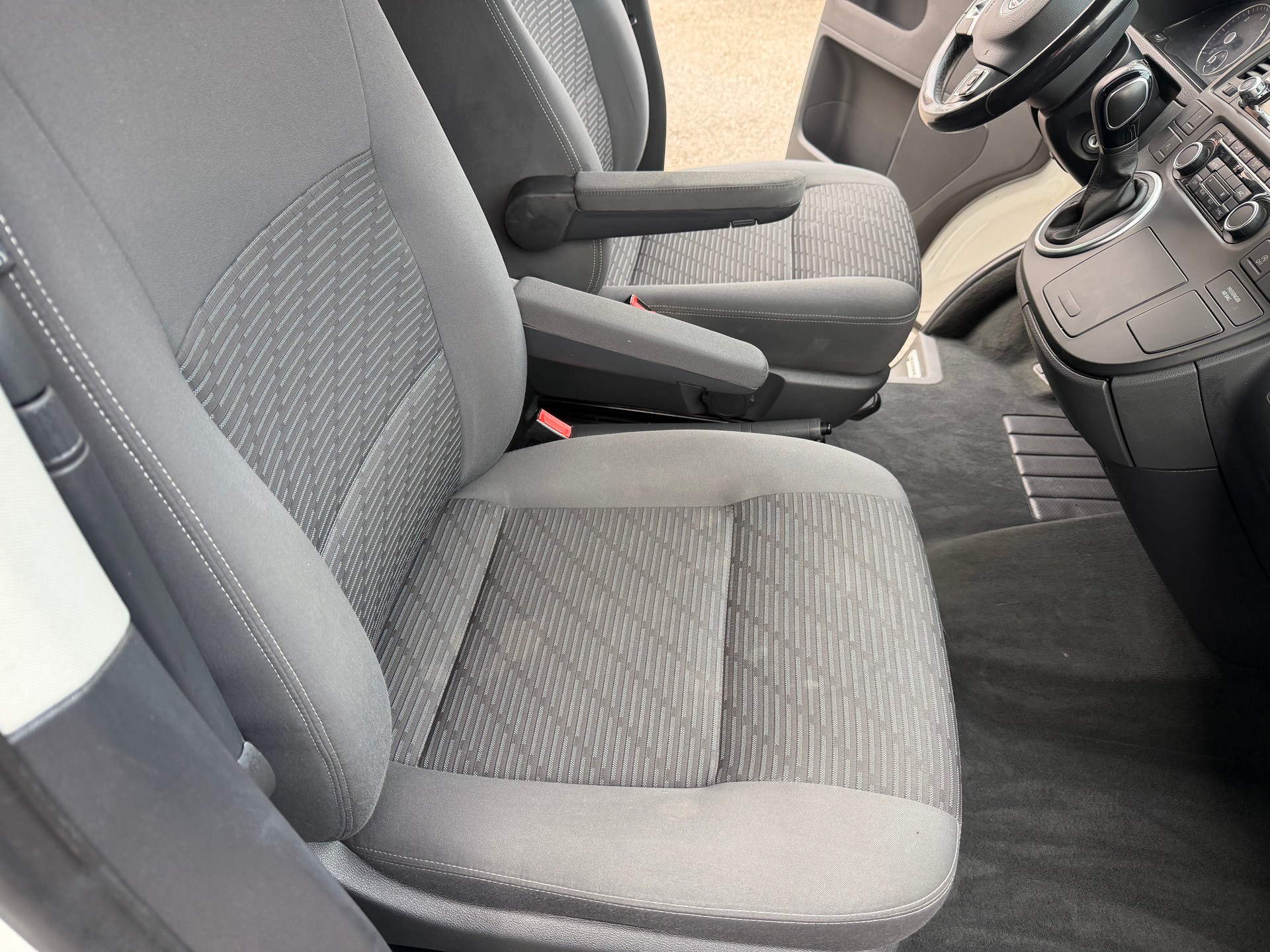 VW T5 Multivan 2.0 TDI CR Comfortline DSG-image-14