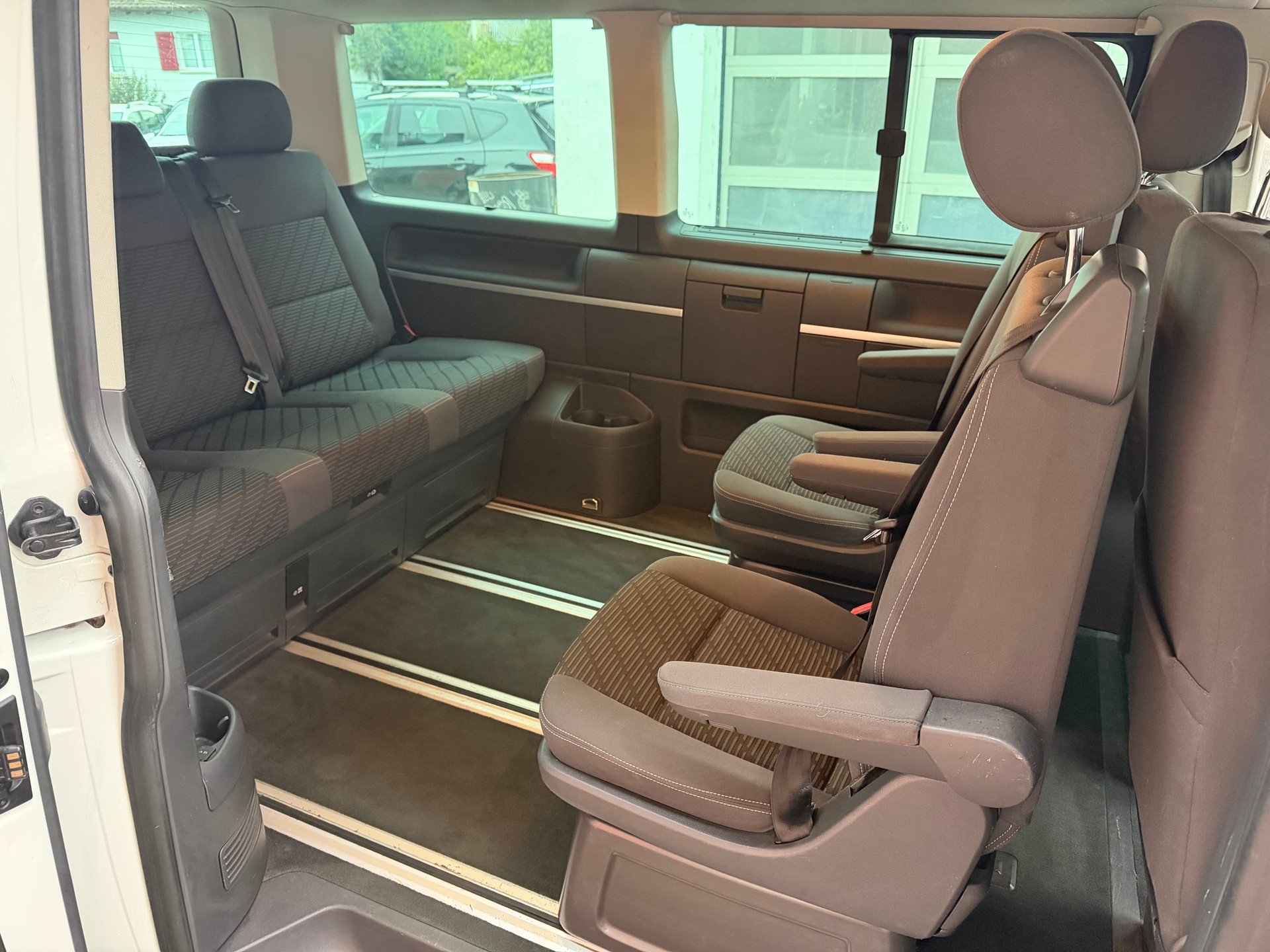 VW T5 Multivan 2.0 TDI CR Comfortline DSG-image-15
