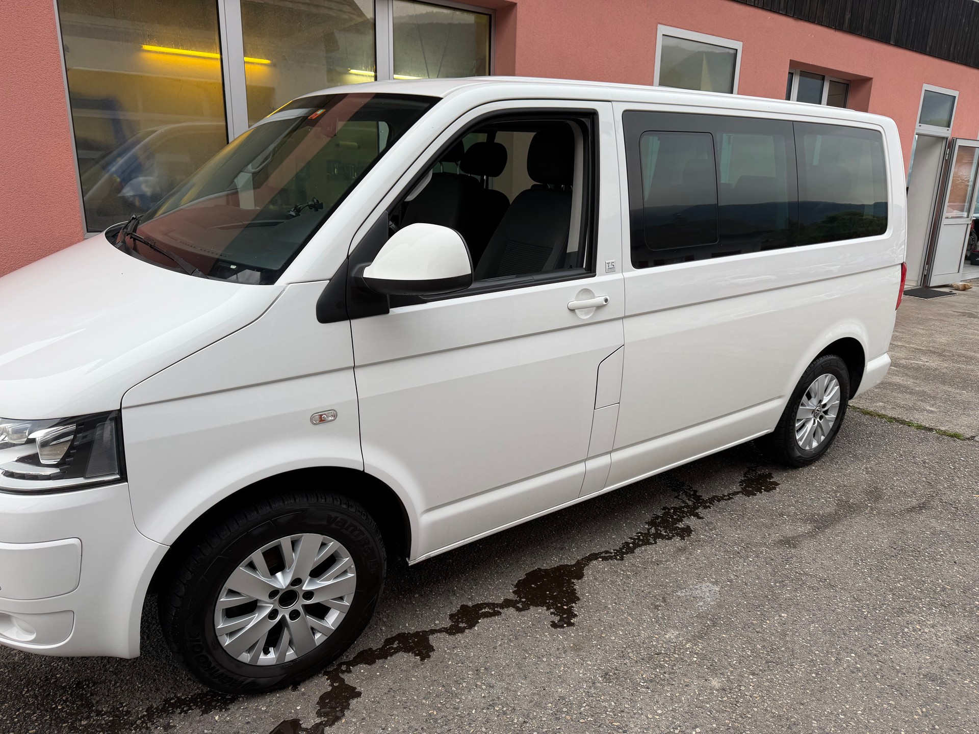 VW T5 Multivan 2.0 TDI CR Comfortline DSG-image-1