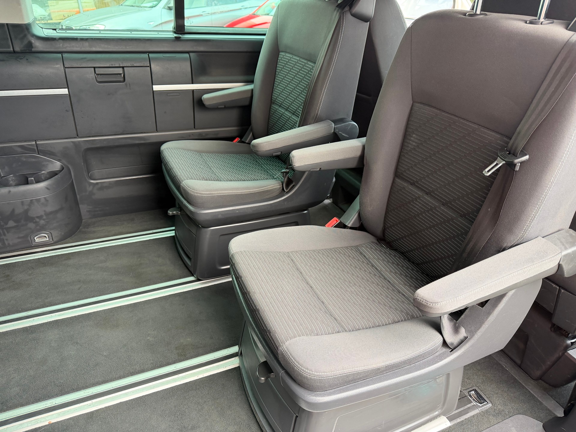 VW T5 Multivan 2.0 TDI CR Comfortline DSG-image-12