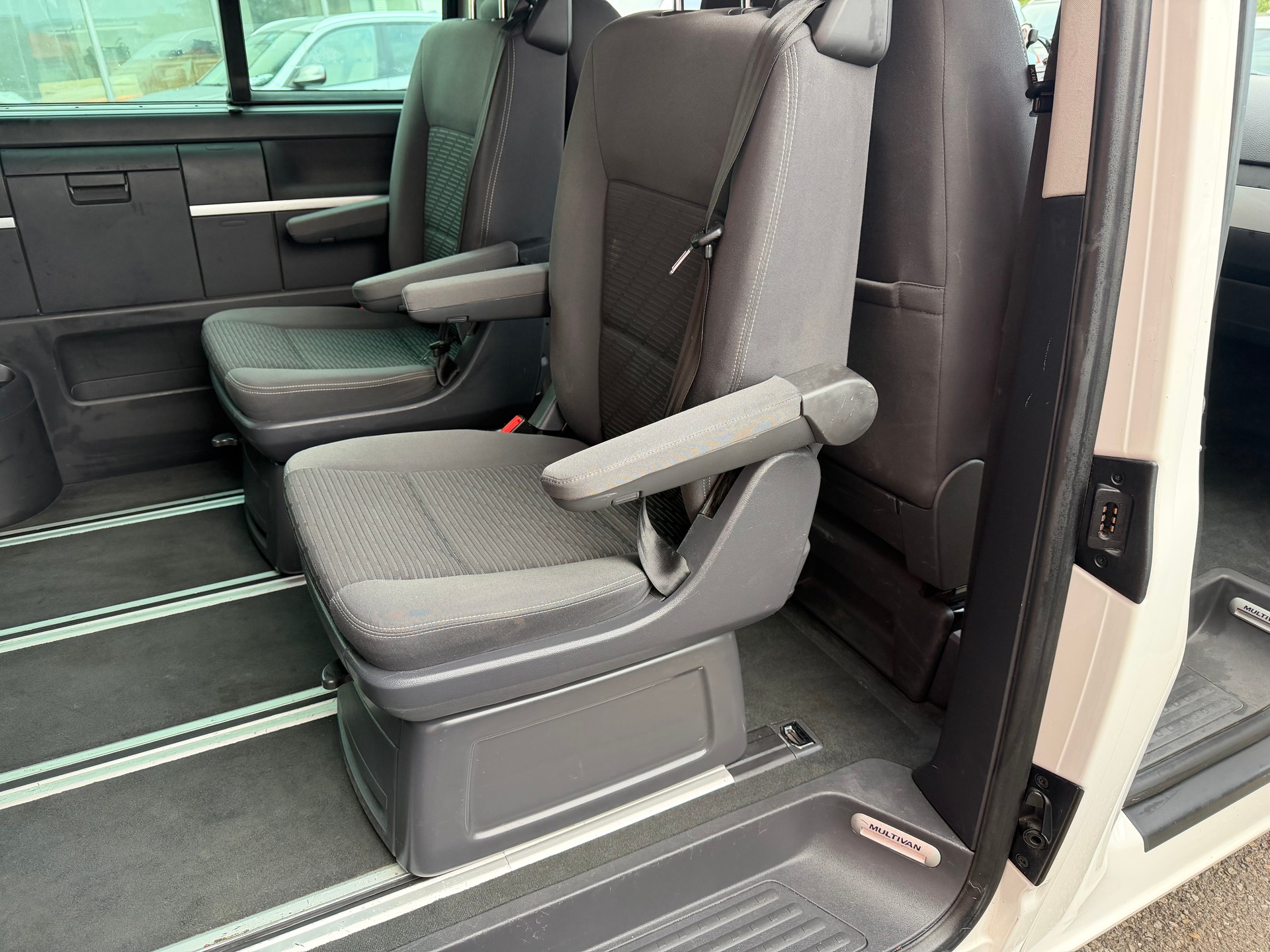 VW T5 Multivan 2.0 TDI CR Comfortline DSG-image-10