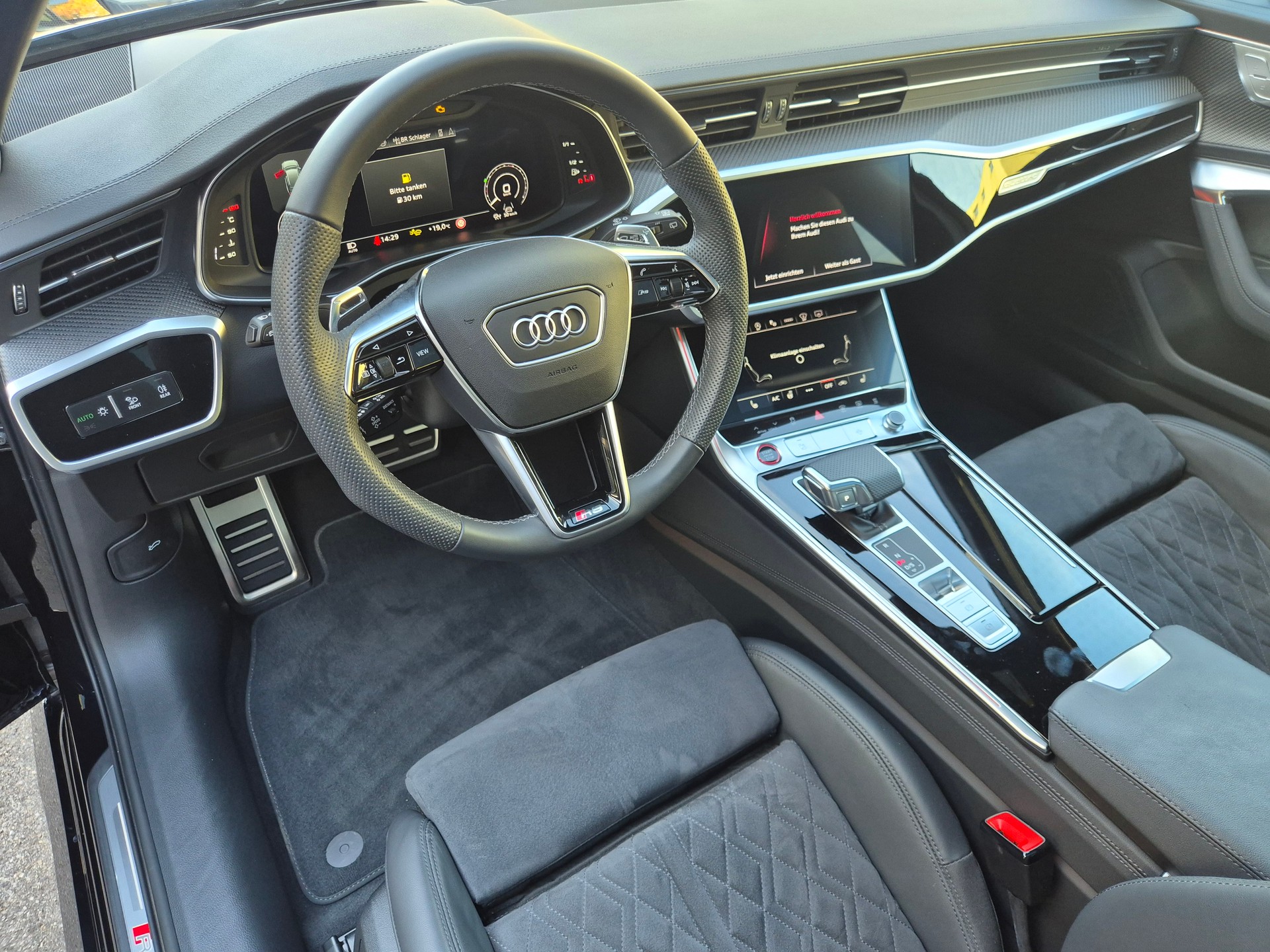 AUDI RS6 Avant 4.0 TFSI V8 quattro-image-13