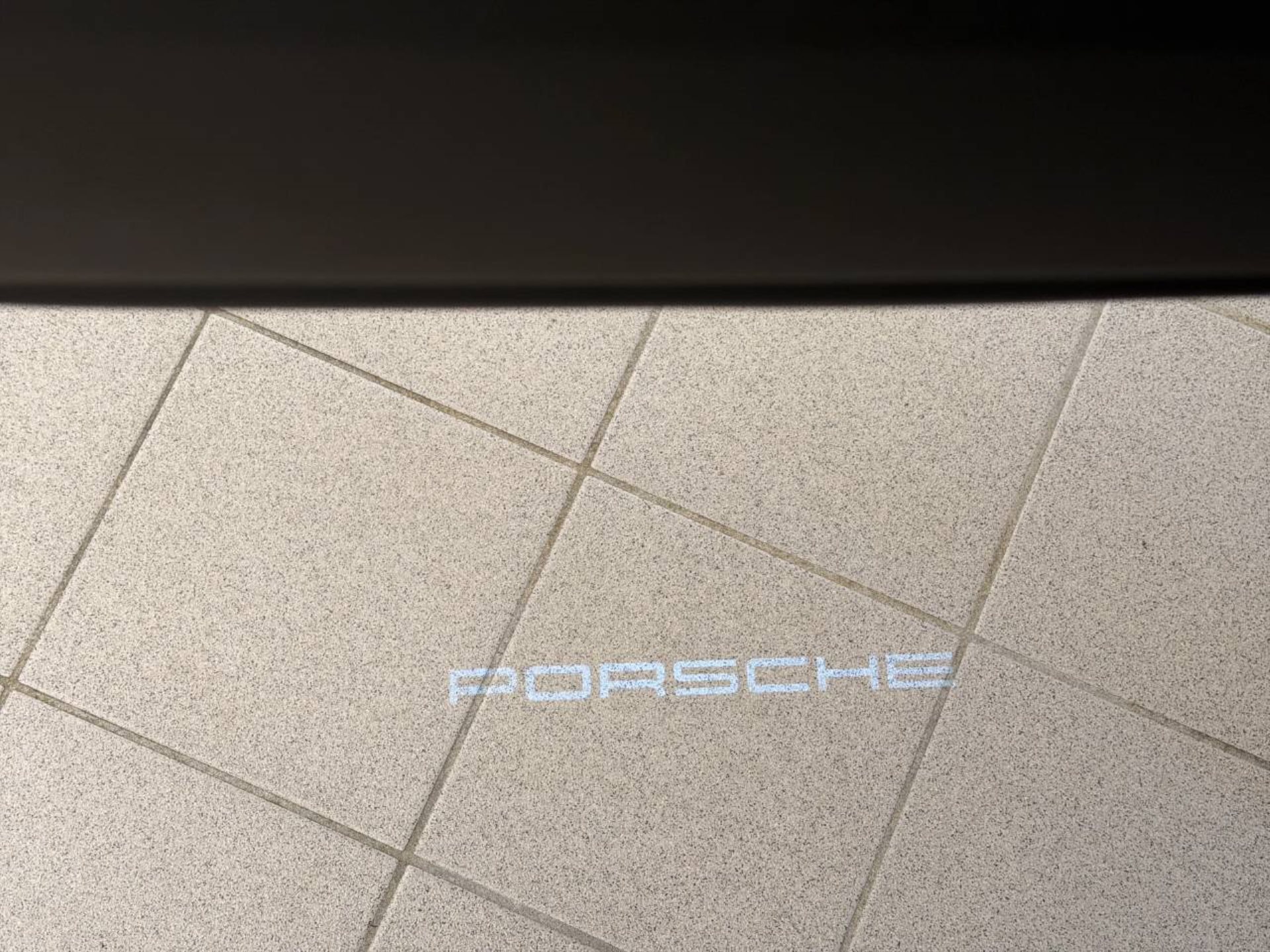 PORSCHE Cayenne S E-Hybrid Coupé Black Edition-image-22