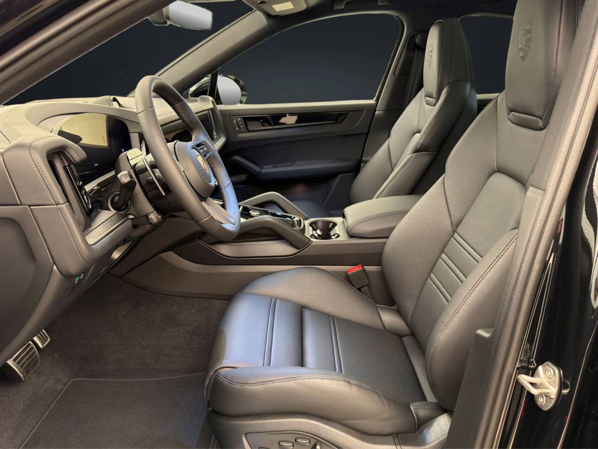 PORSCHE Cayenne S E-Hybrid Coupé Black Edition-image-4