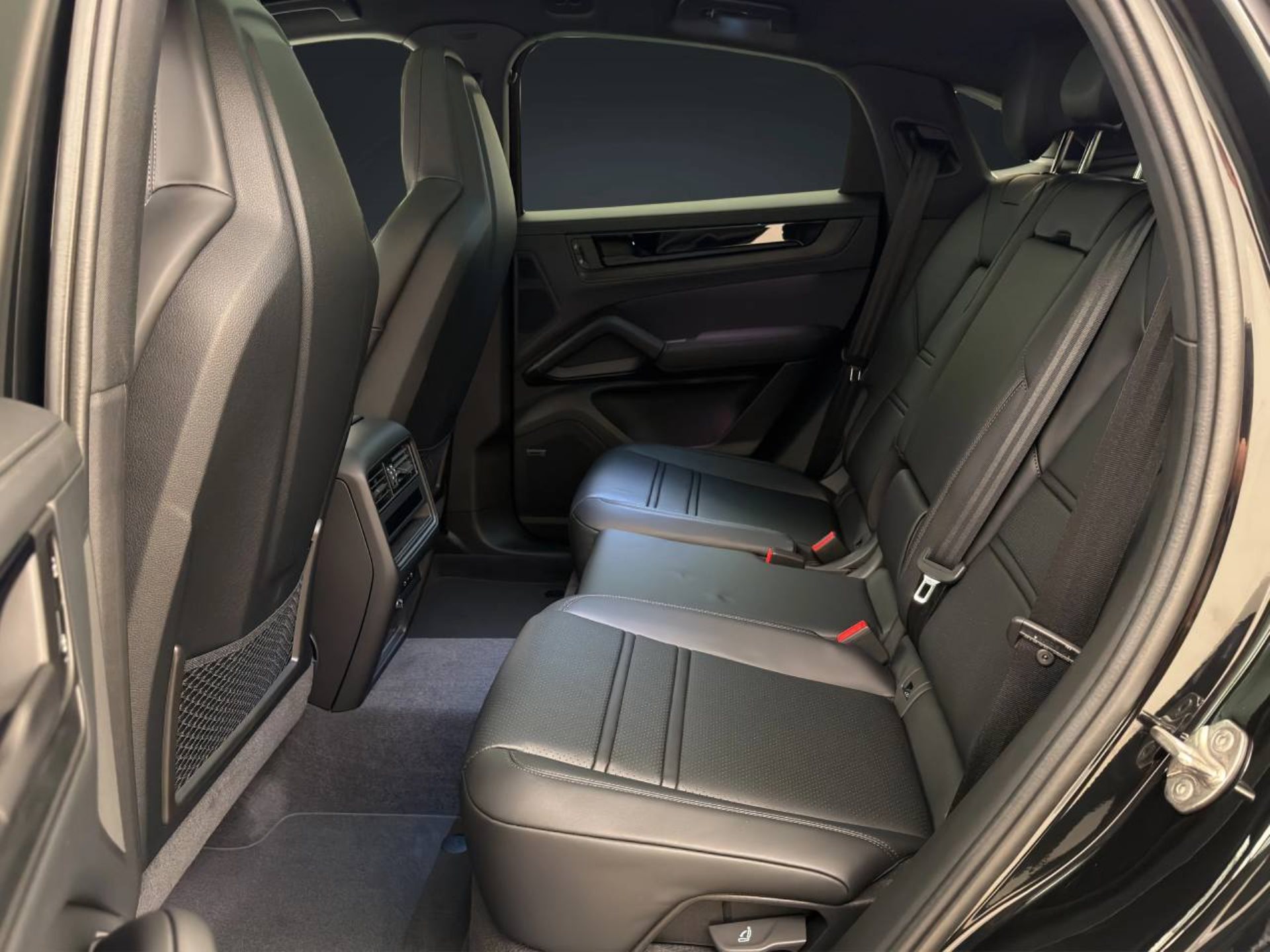 PORSCHE Cayenne S E-Hybrid Coupé Black Edition-image-17