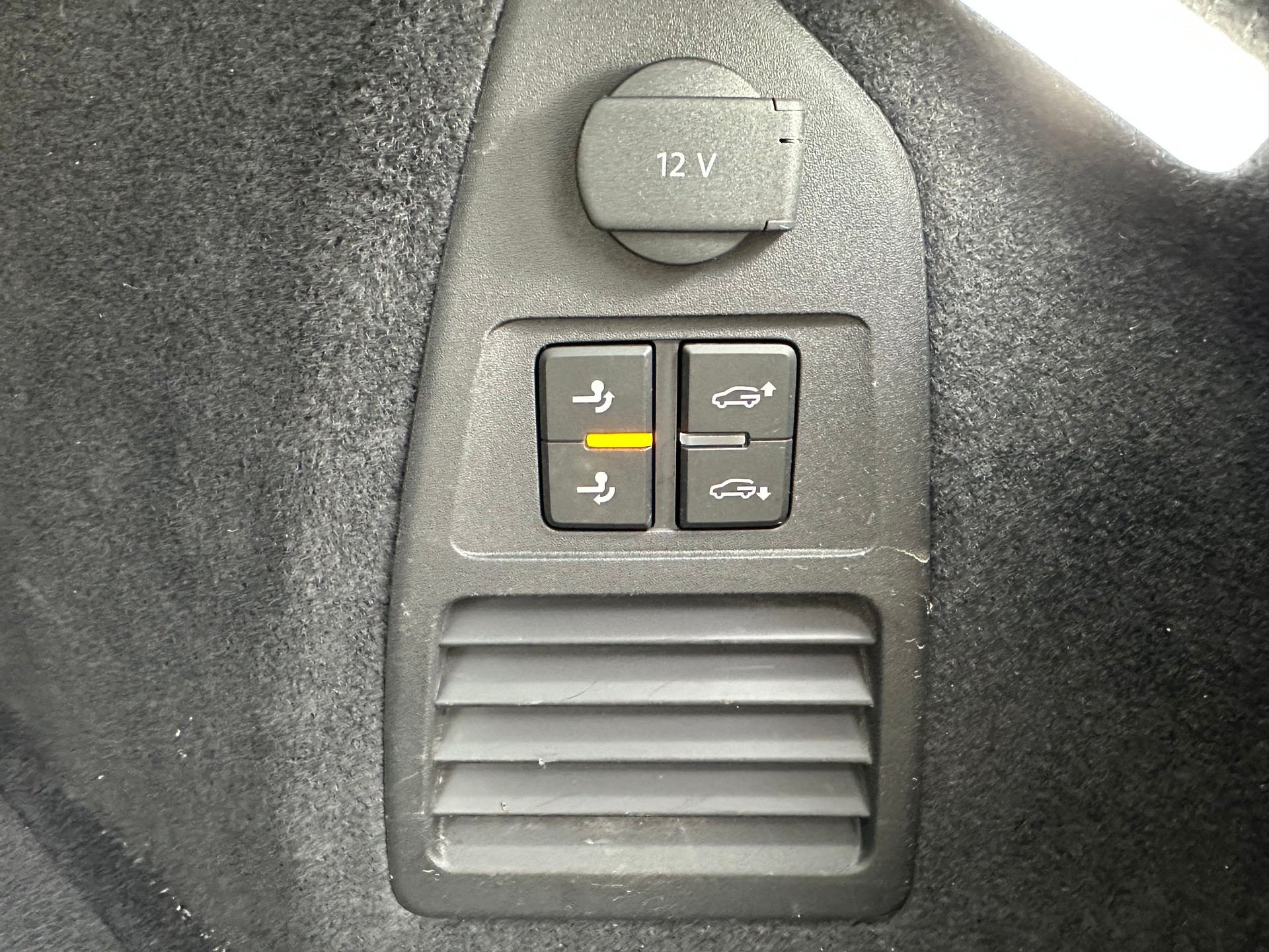 VW Touareg 4.0 V8 TDI R-Line Tiptronic-image-25