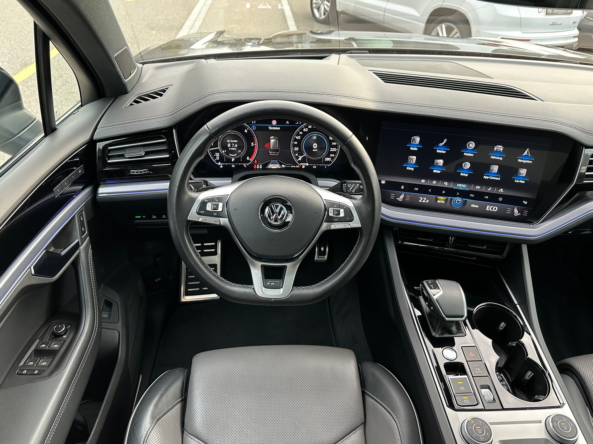 VW Touareg 4.0 V8 TDI R-Line Tiptronic-image-14