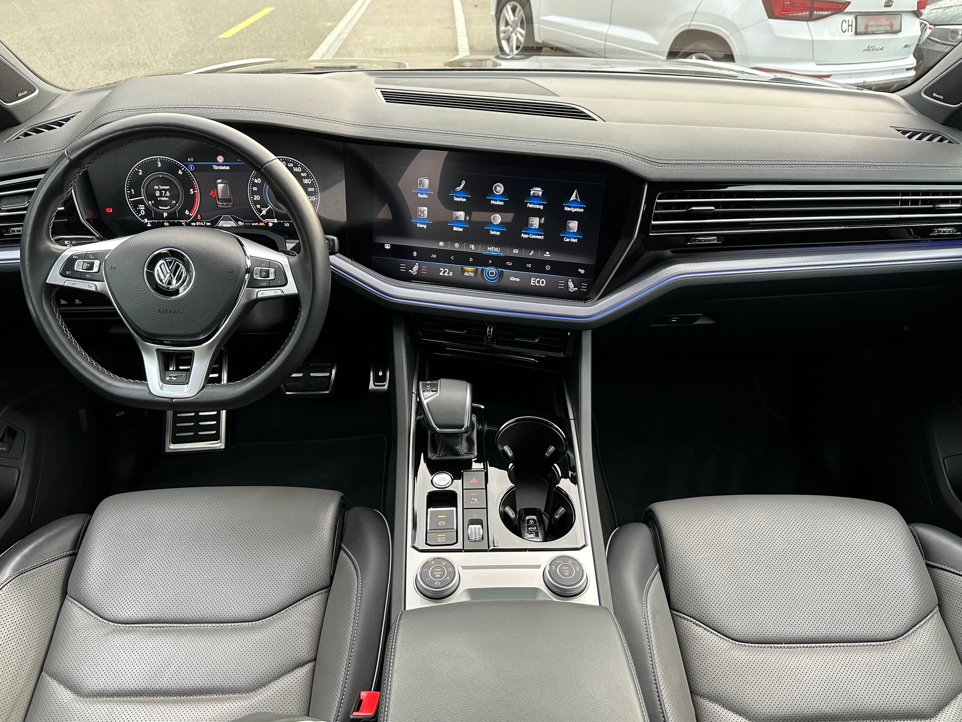 VW Touareg 4.0 V8 TDI R-Line Tiptronic-image-13