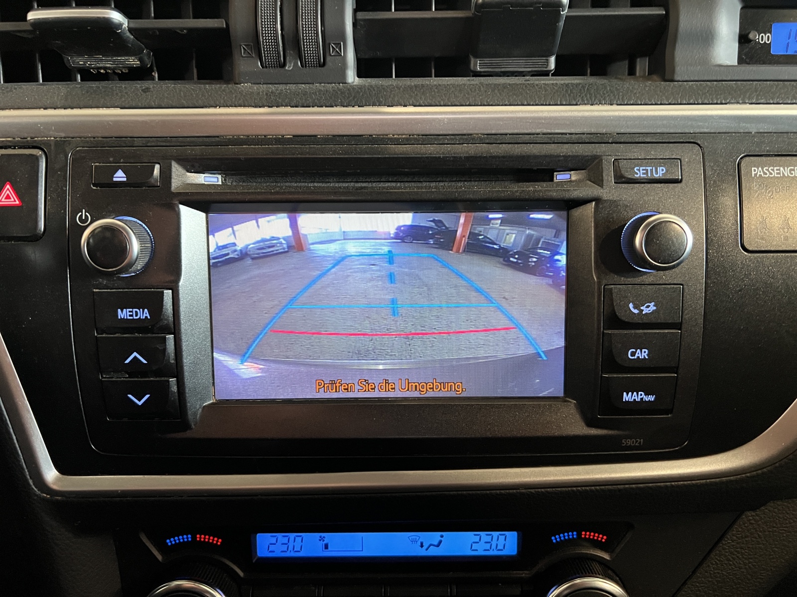 TOYOTA Auris 2.0 D-4D Sol-image-11