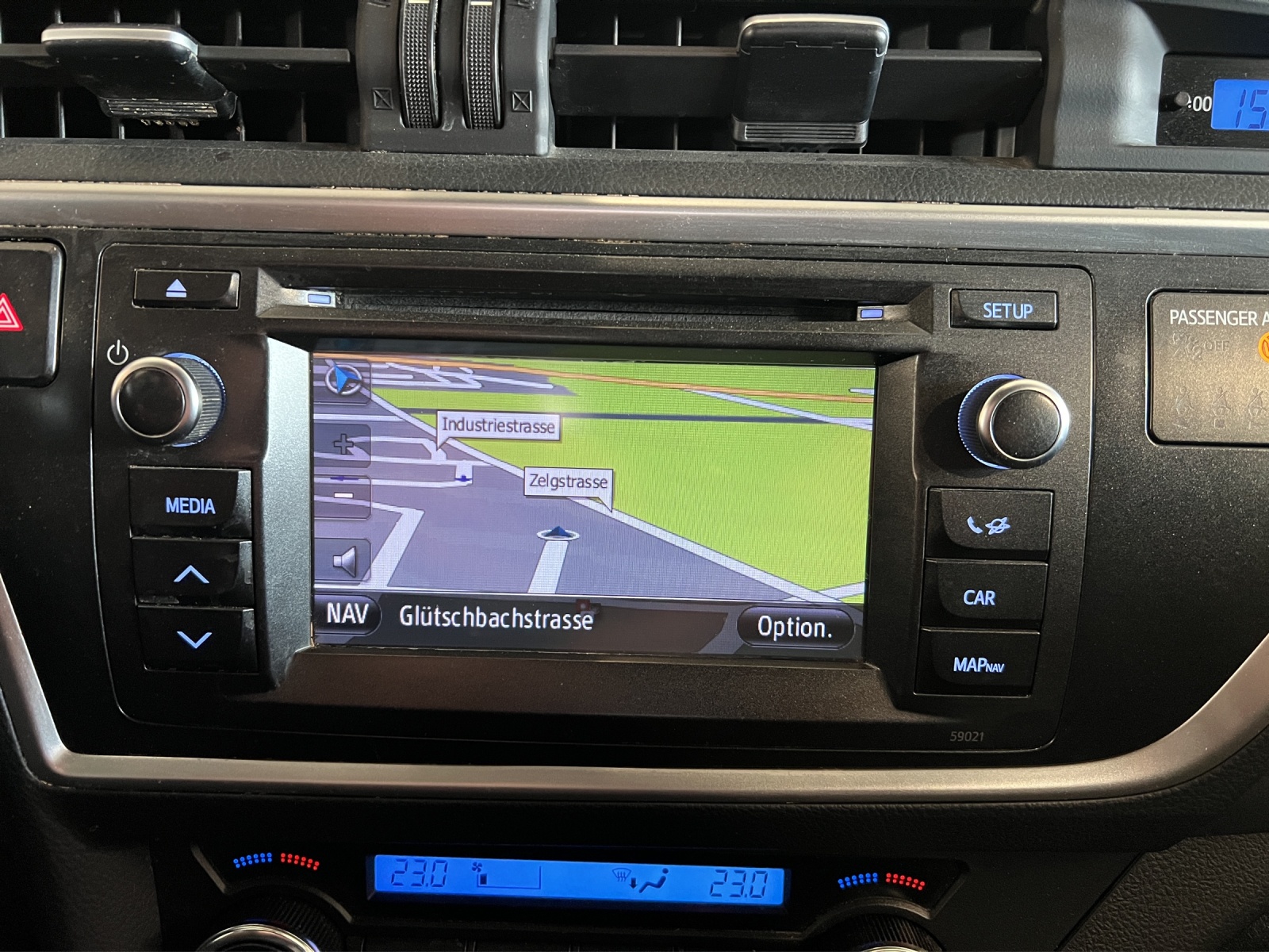 TOYOTA Auris 2.0 D-4D Sol-image-10