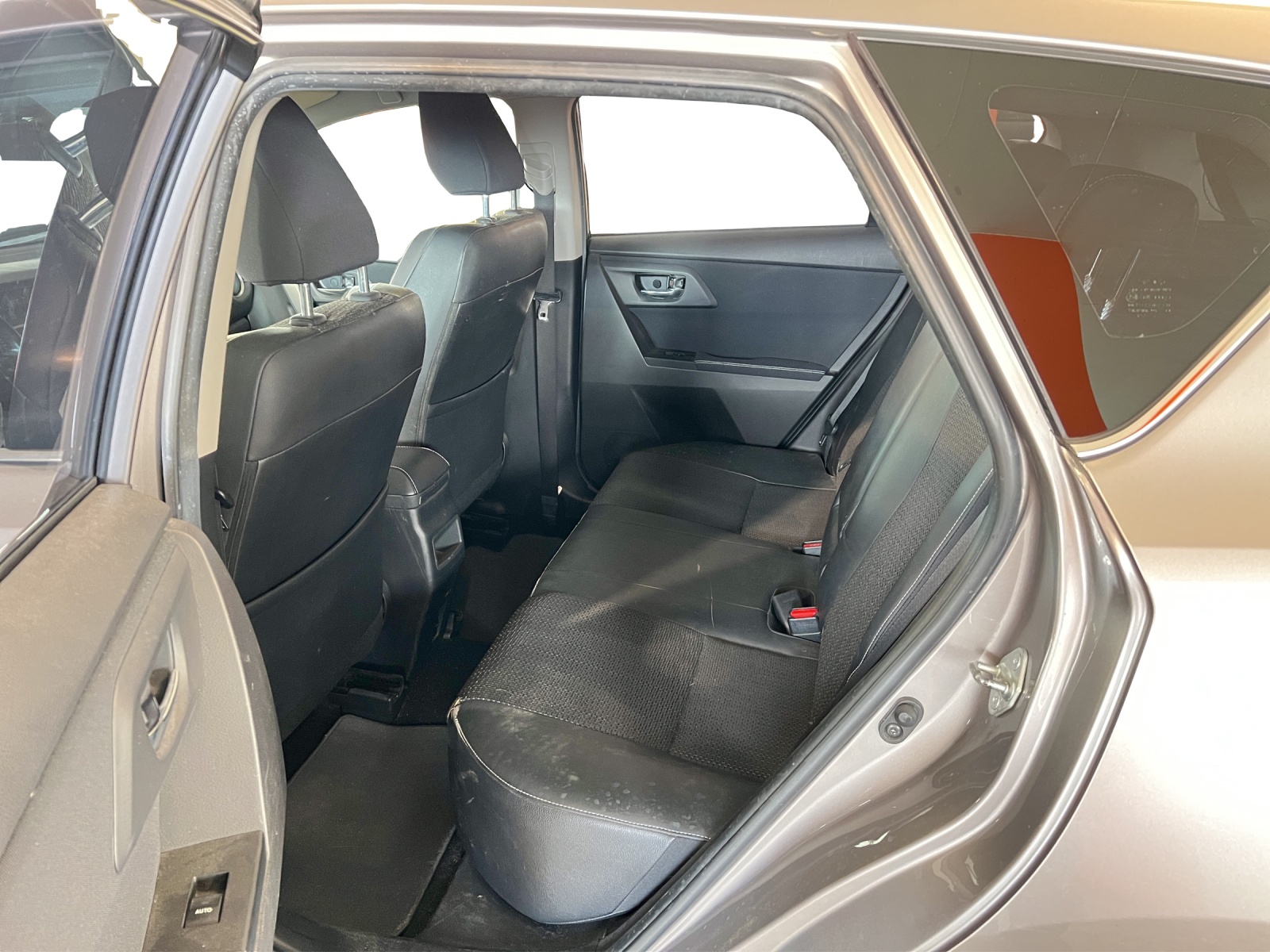 TOYOTA Auris 2.0 D-4D Sol-image-9