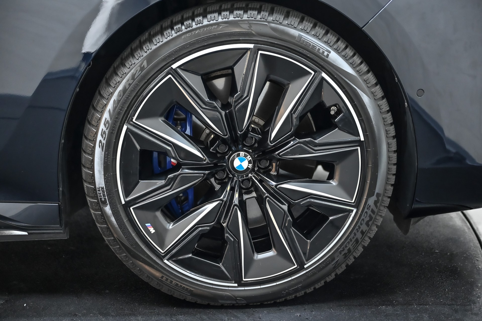 BMW M760e xDrive-image-14