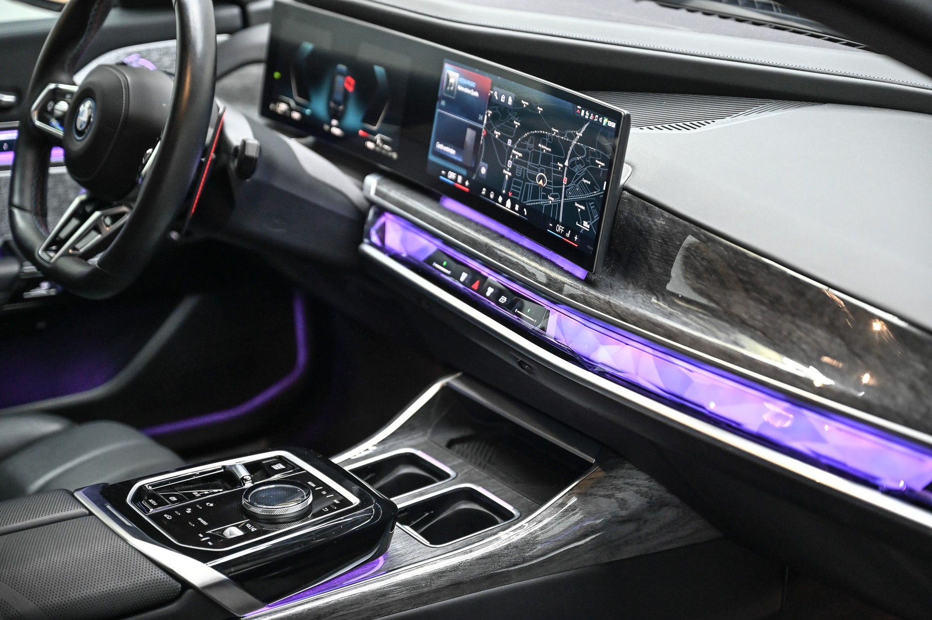 BMW M760e xDrive-image-38