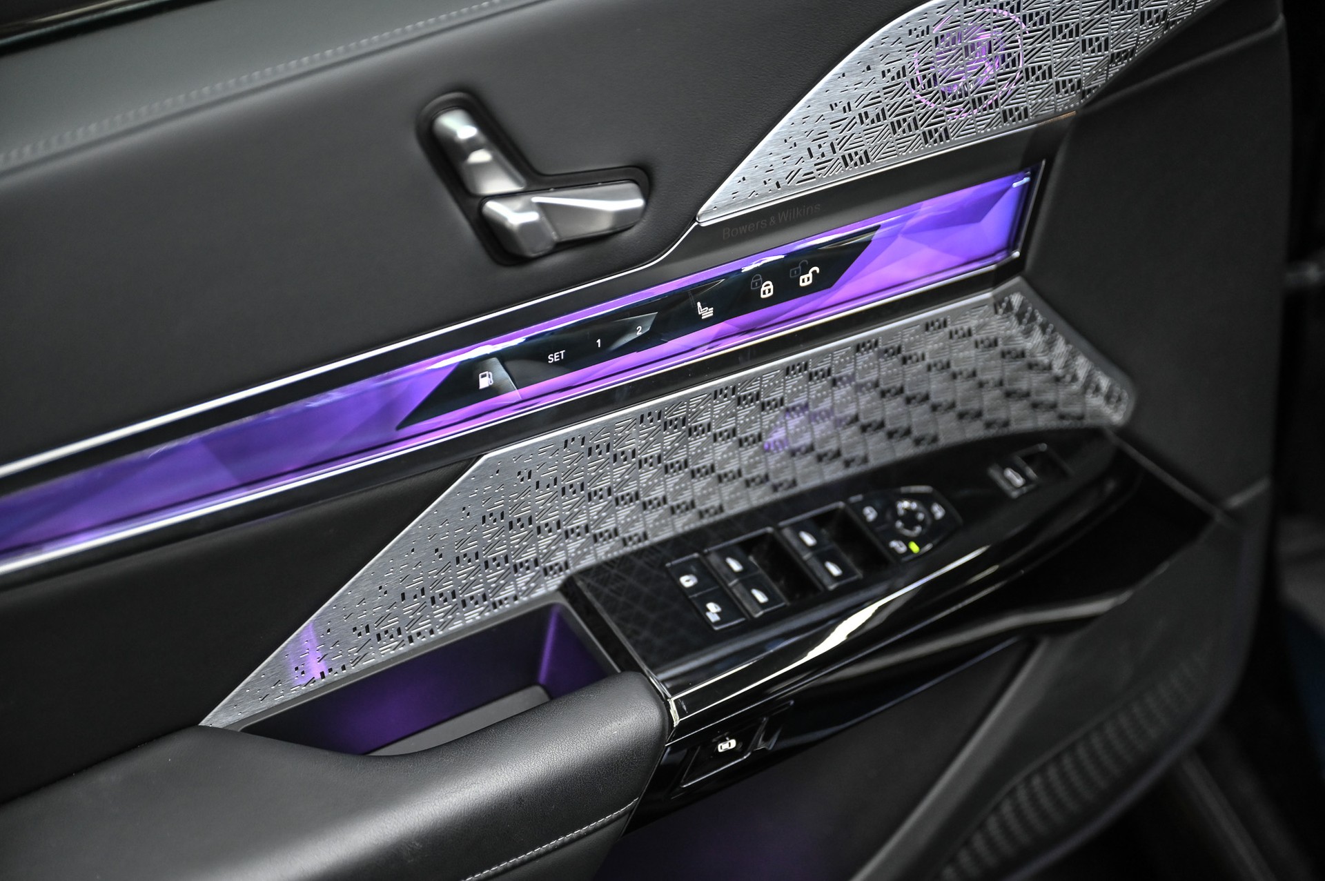 BMW M760e xDrive-image-34