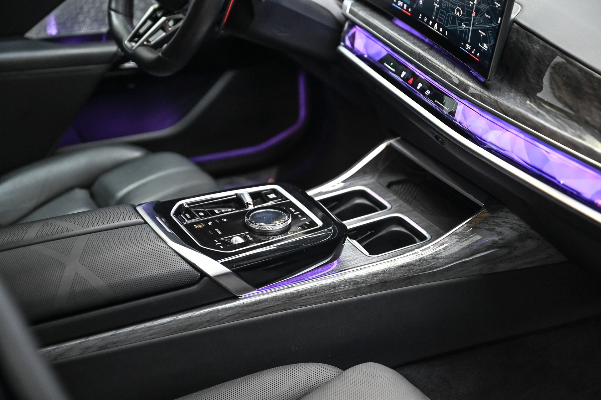 BMW M760e xDrive-image-23