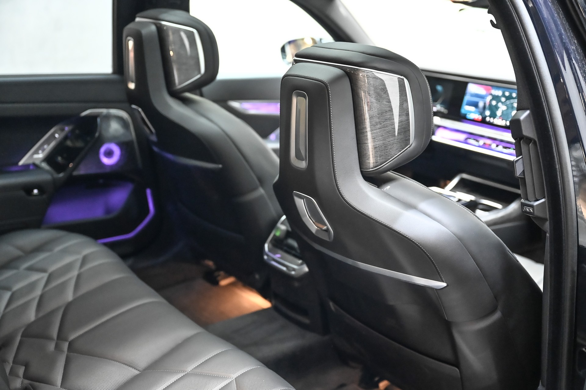 BMW M760e xDrive-image-27