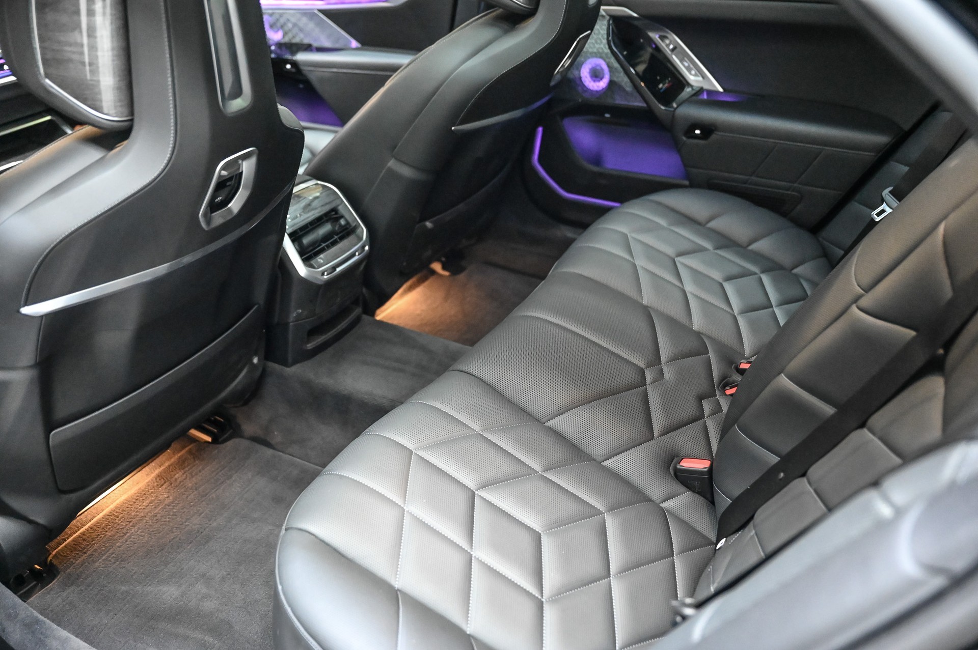BMW M760e xDrive-image-30