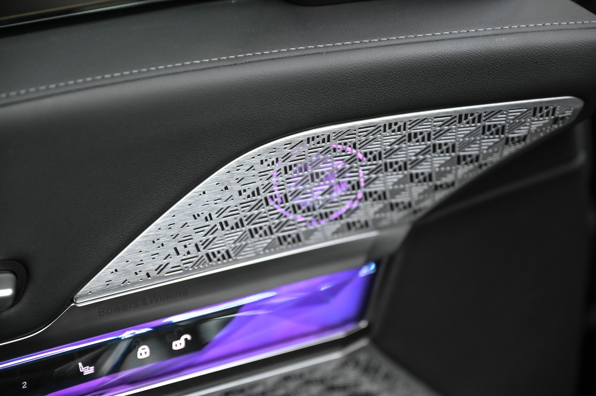 BMW M760e xDrive-image-35