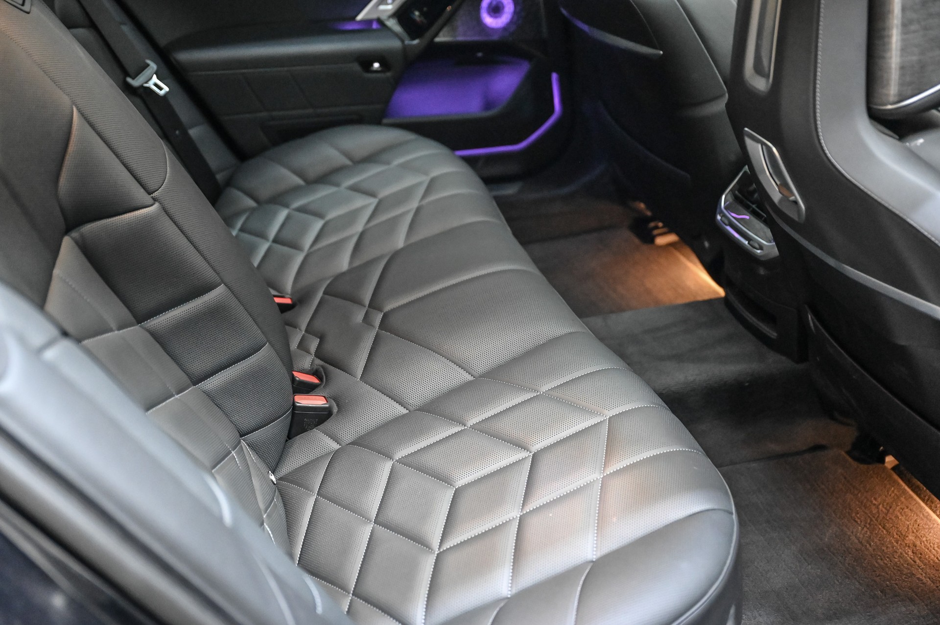 BMW M760e xDrive-image-31