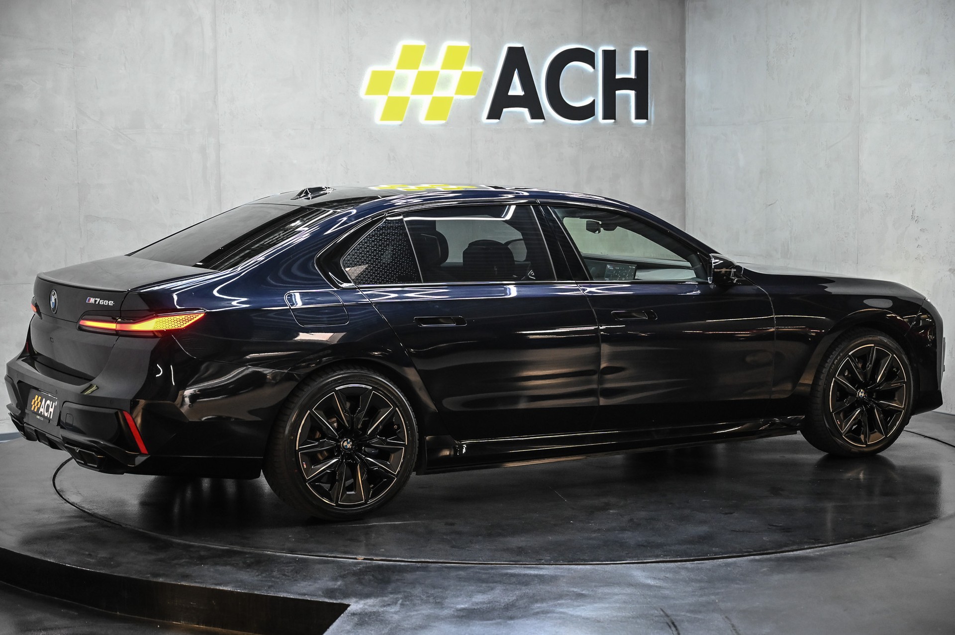 BMW M760e xDrive-image-9