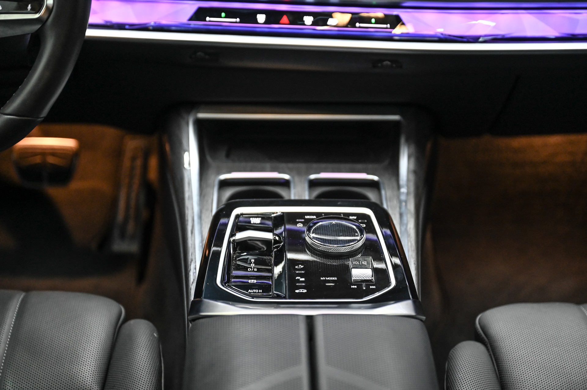 BMW M760e xDrive-image-24