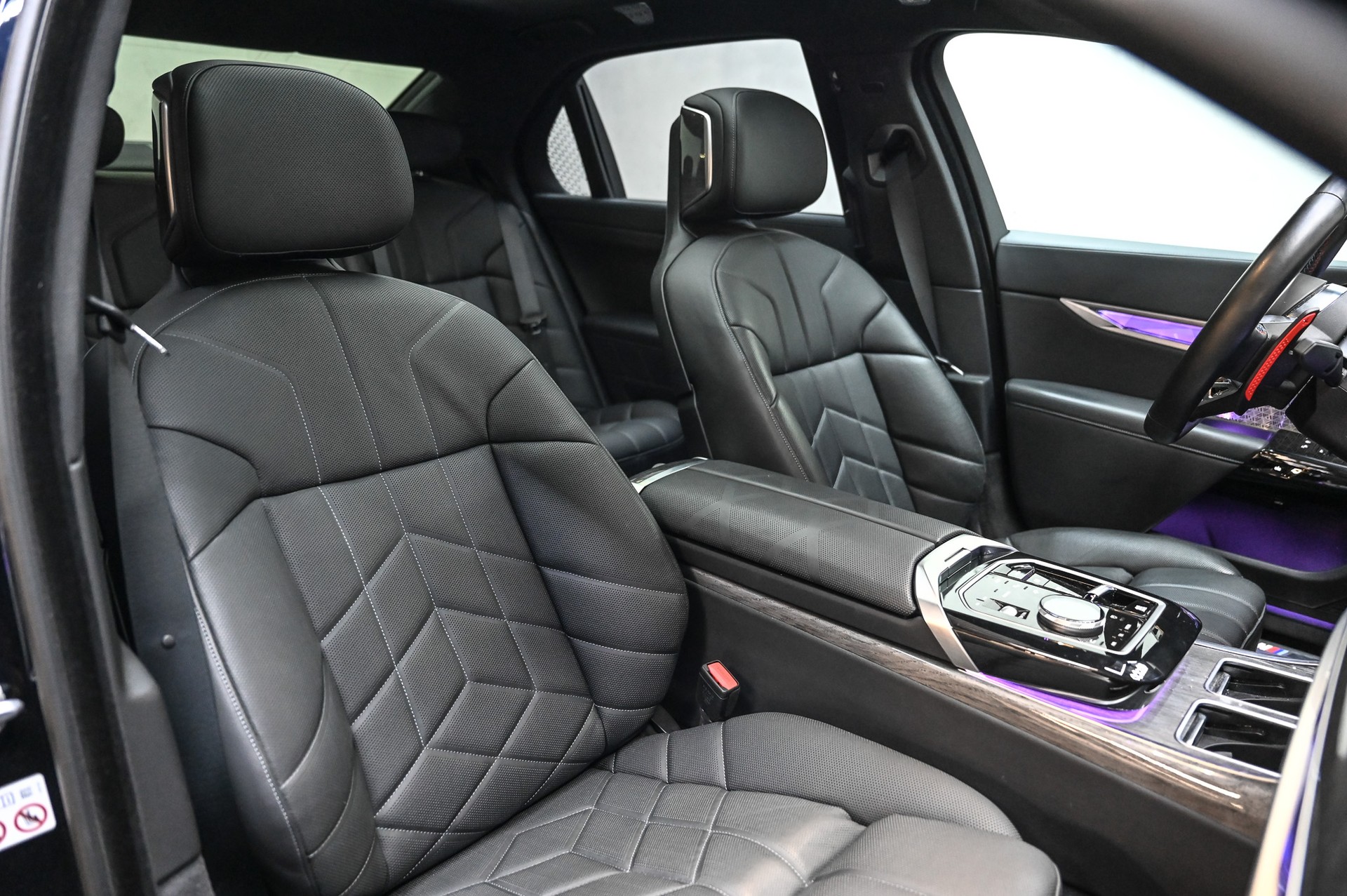 BMW M760e xDrive-image-26