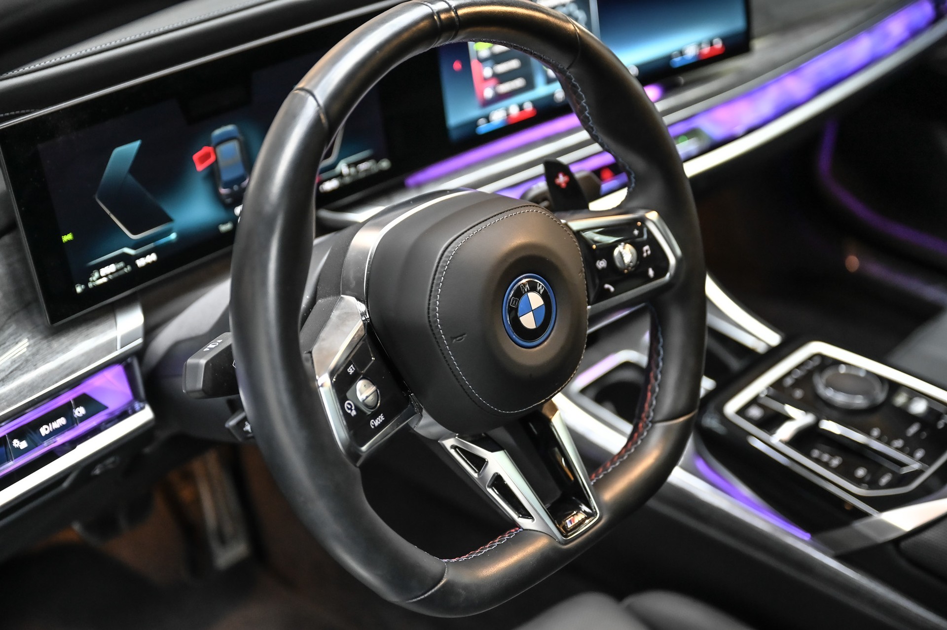 BMW M760e xDrive-image-17