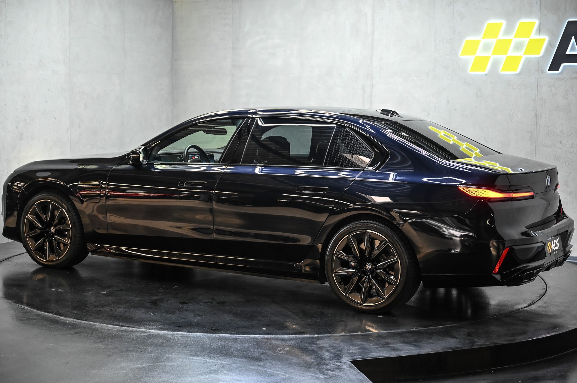 BMW M760e xDrive-image-5